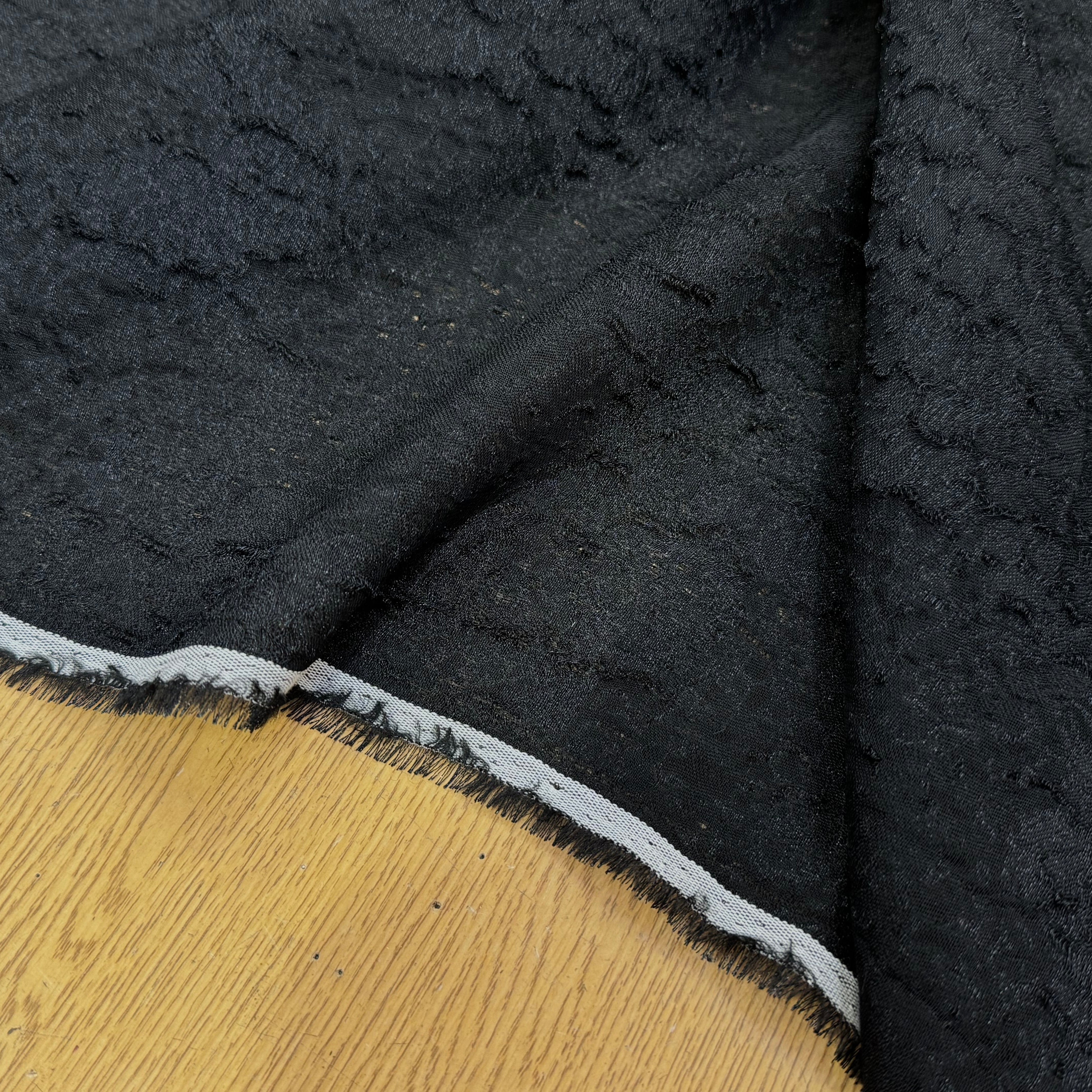 CREPE VISCOSE JACQUARD NOIR 67% VI - My Little Coupon