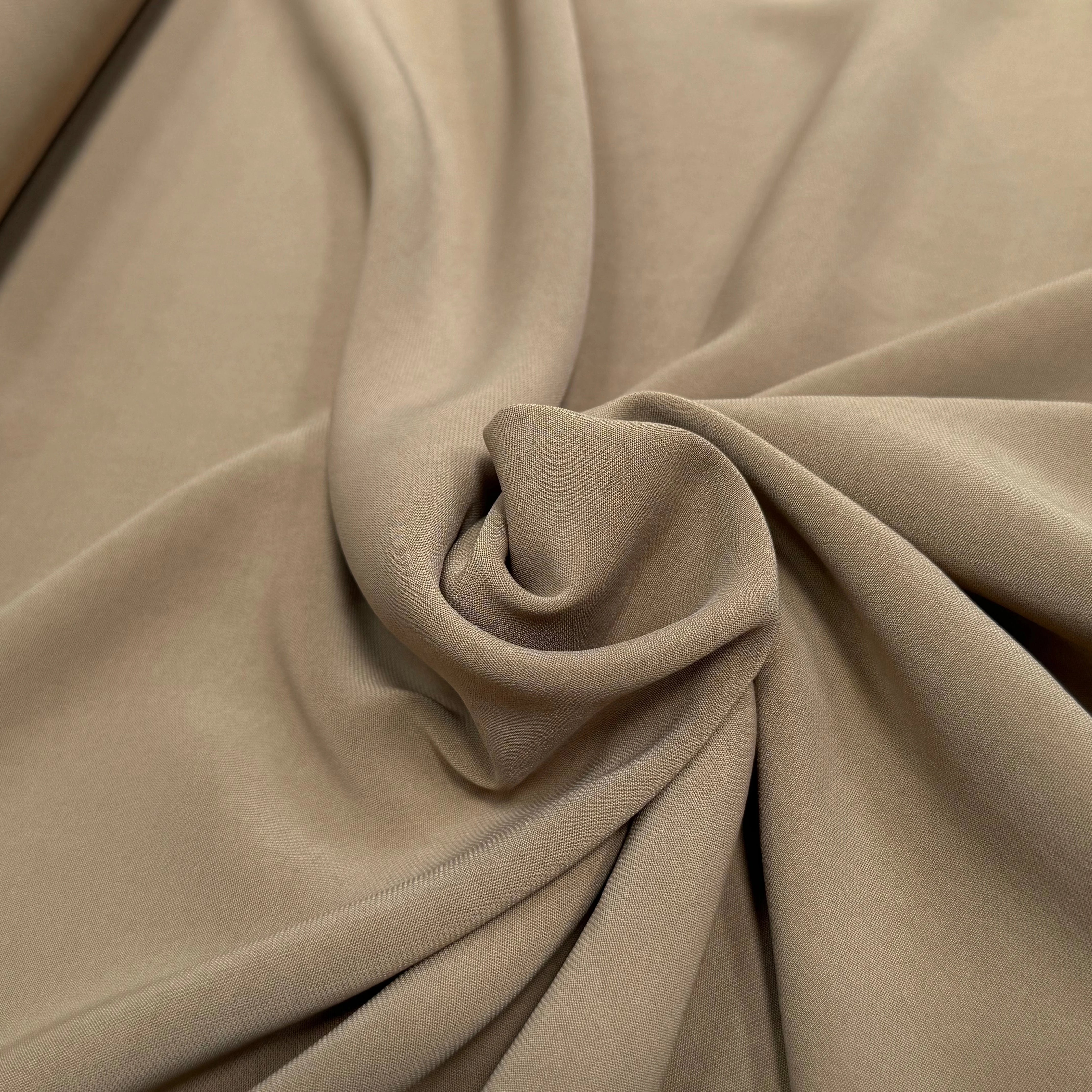 CREPE VISCOSE LÉGÈREMENT STRETCH BEAU TOMBÉ LIGHT TAUPE - My Little Coupon