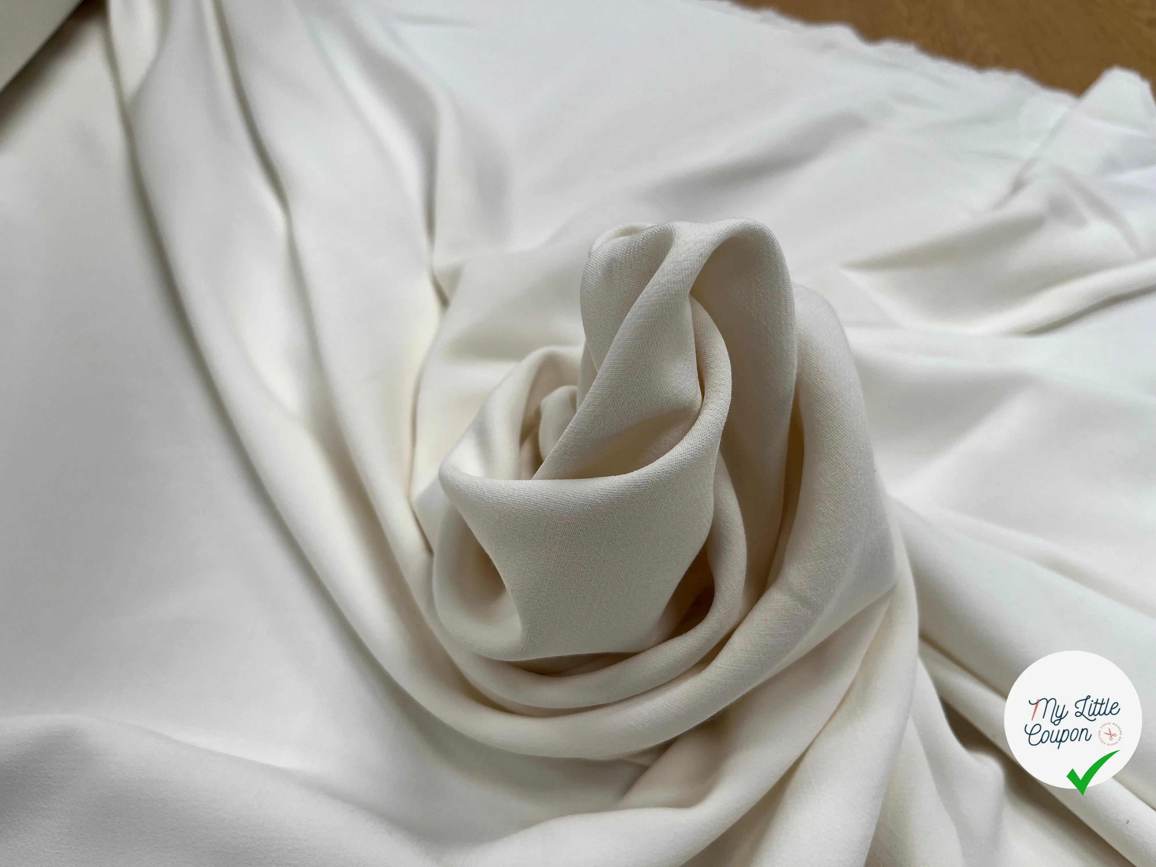 CREPE VISCOSE LOURD BLANC CASSE - My Little Coupon
