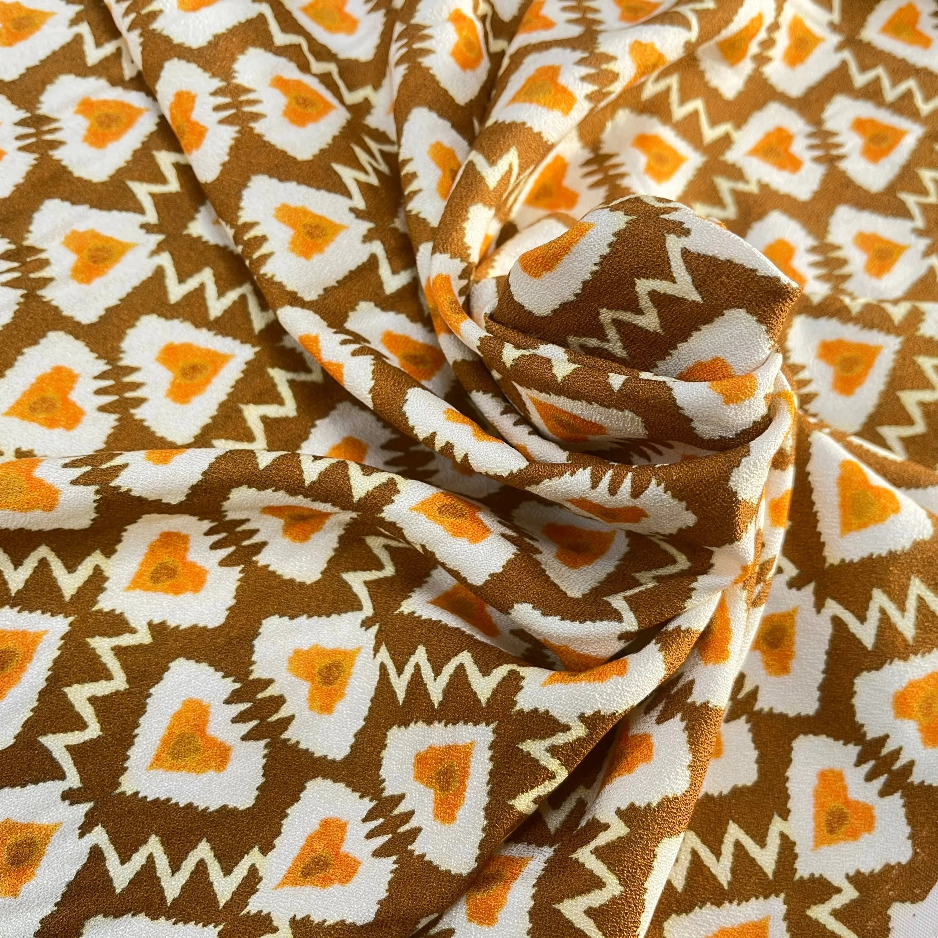 CREPE VISCOSE LOURD FOND MARON MOTIF COEUR - My Little Coupon