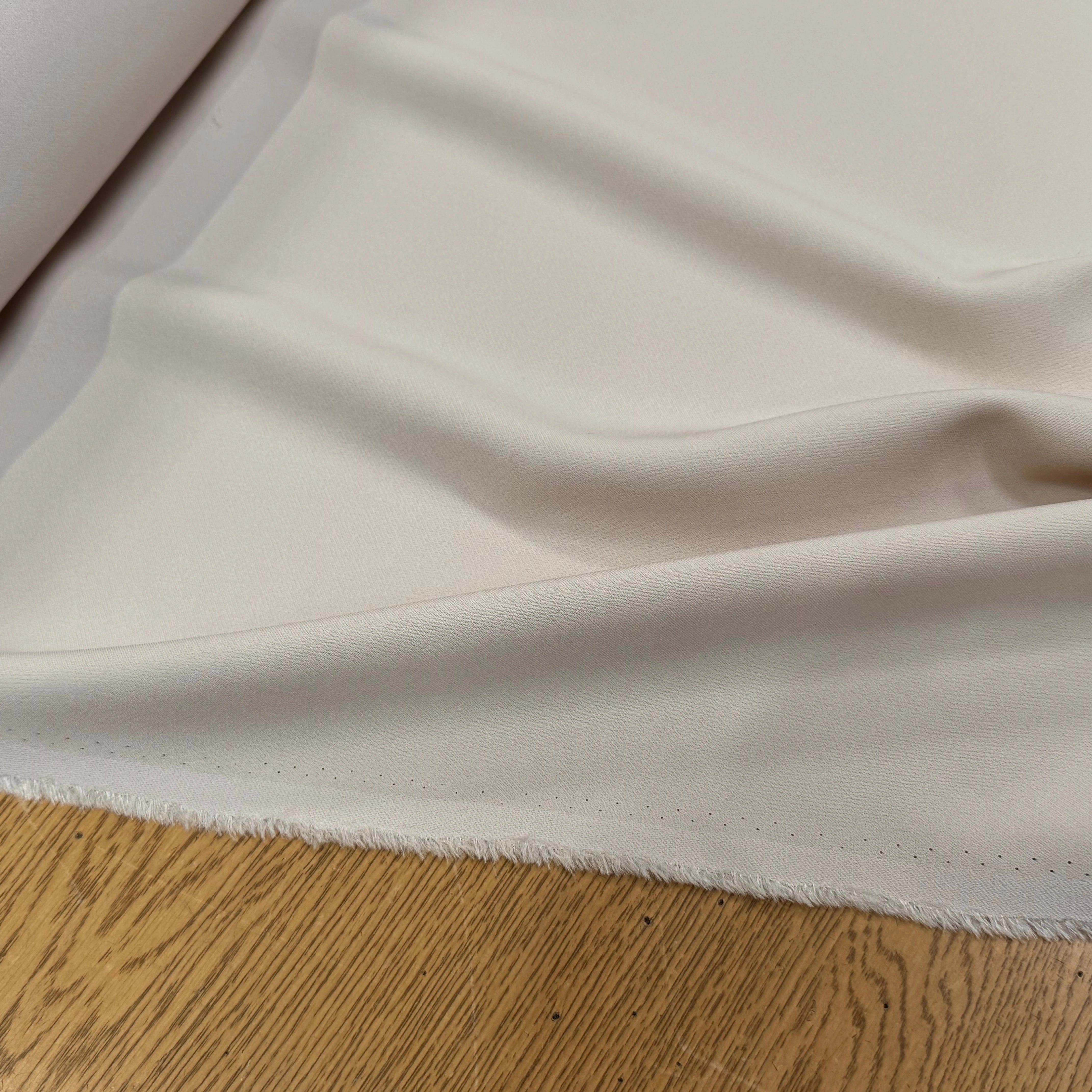 CREPE VISCOSE LOURD SUPERBE TENUE CREME - My Little Coupon