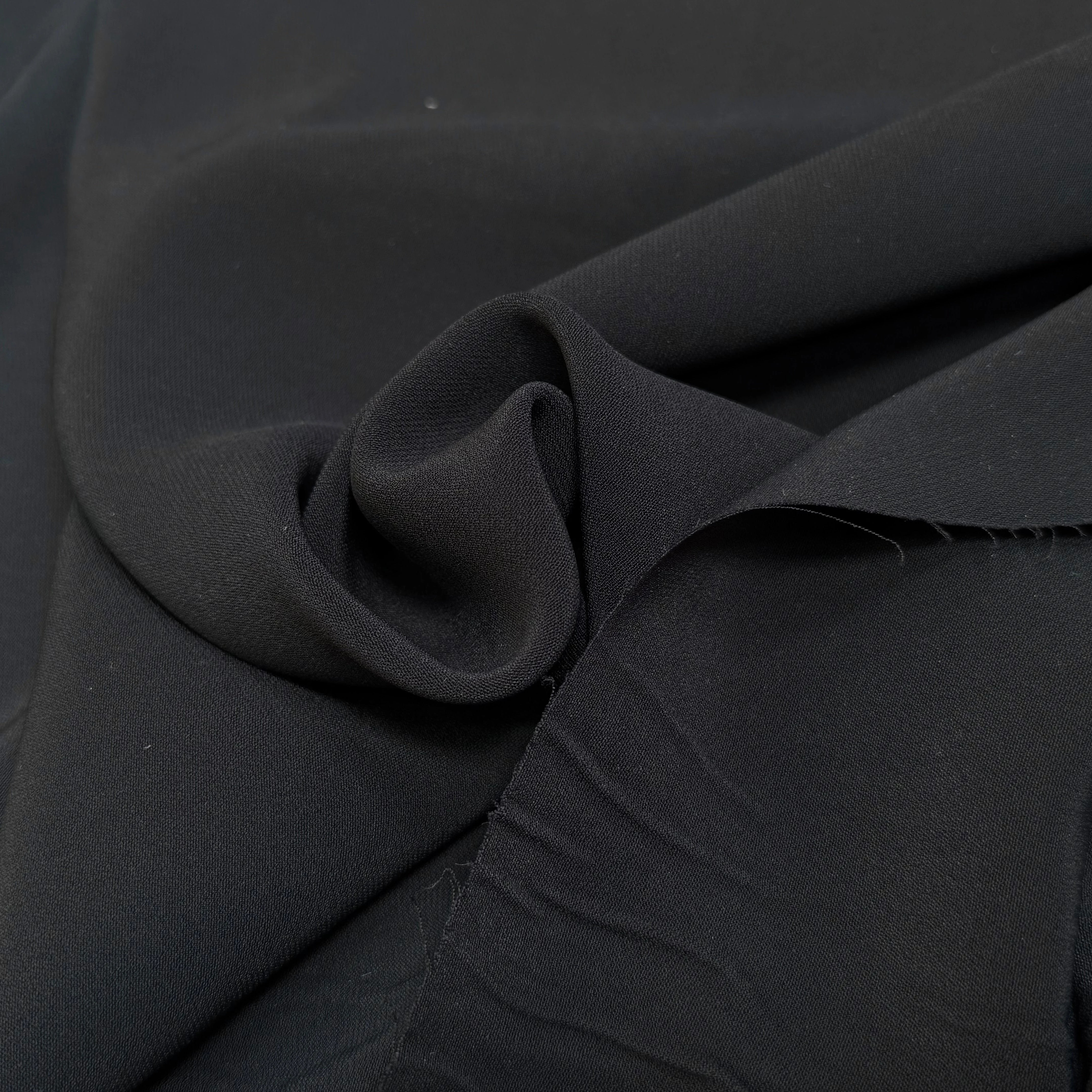 CREPE VISCOSE LOURD TRÈS BEAU TOMBÉ NOIR TRÈS LÉGÈREMENT SATINÉ - My Little Coupon