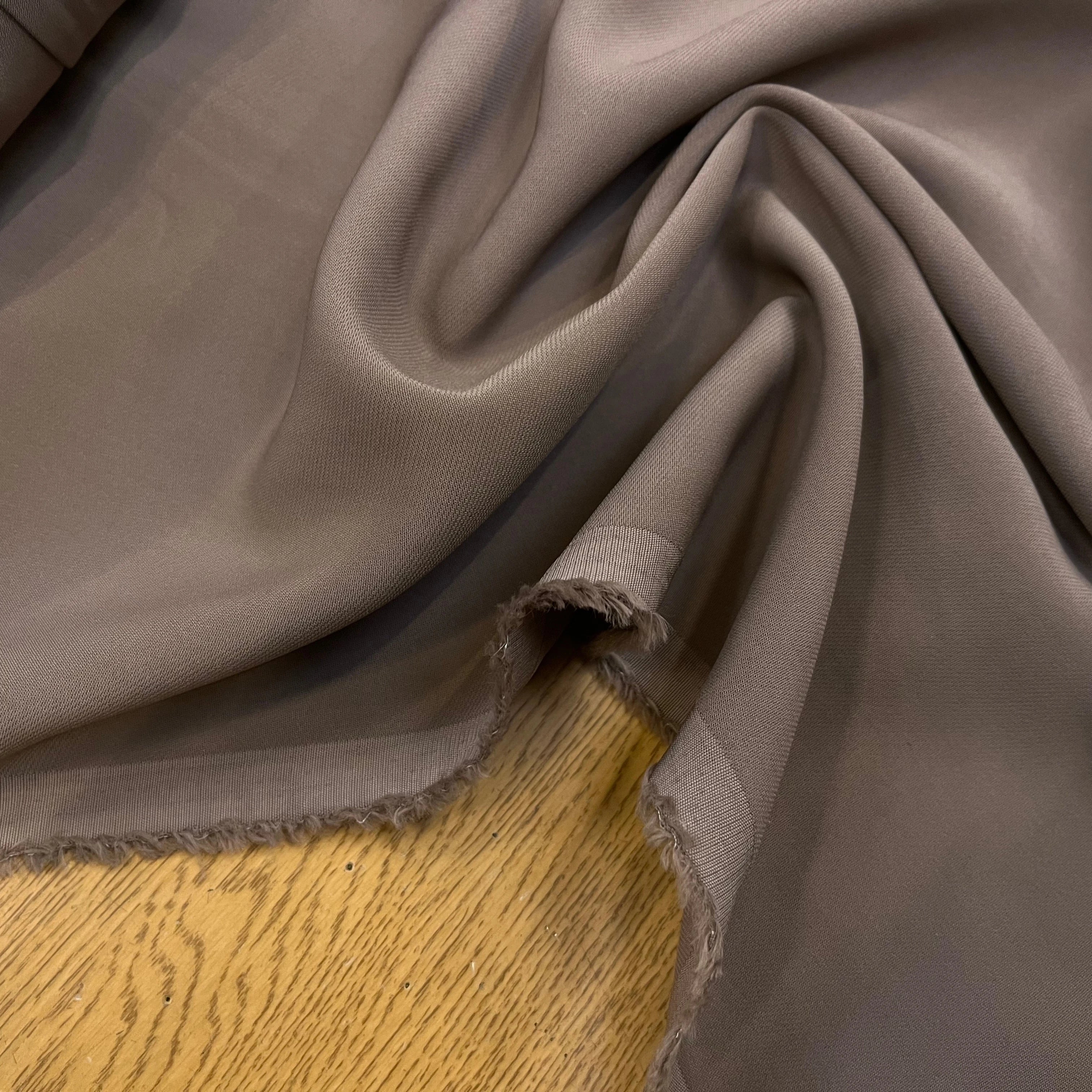 CREPE VISCOSE LOURD TRUFFLE 114CM - My Little Coupon