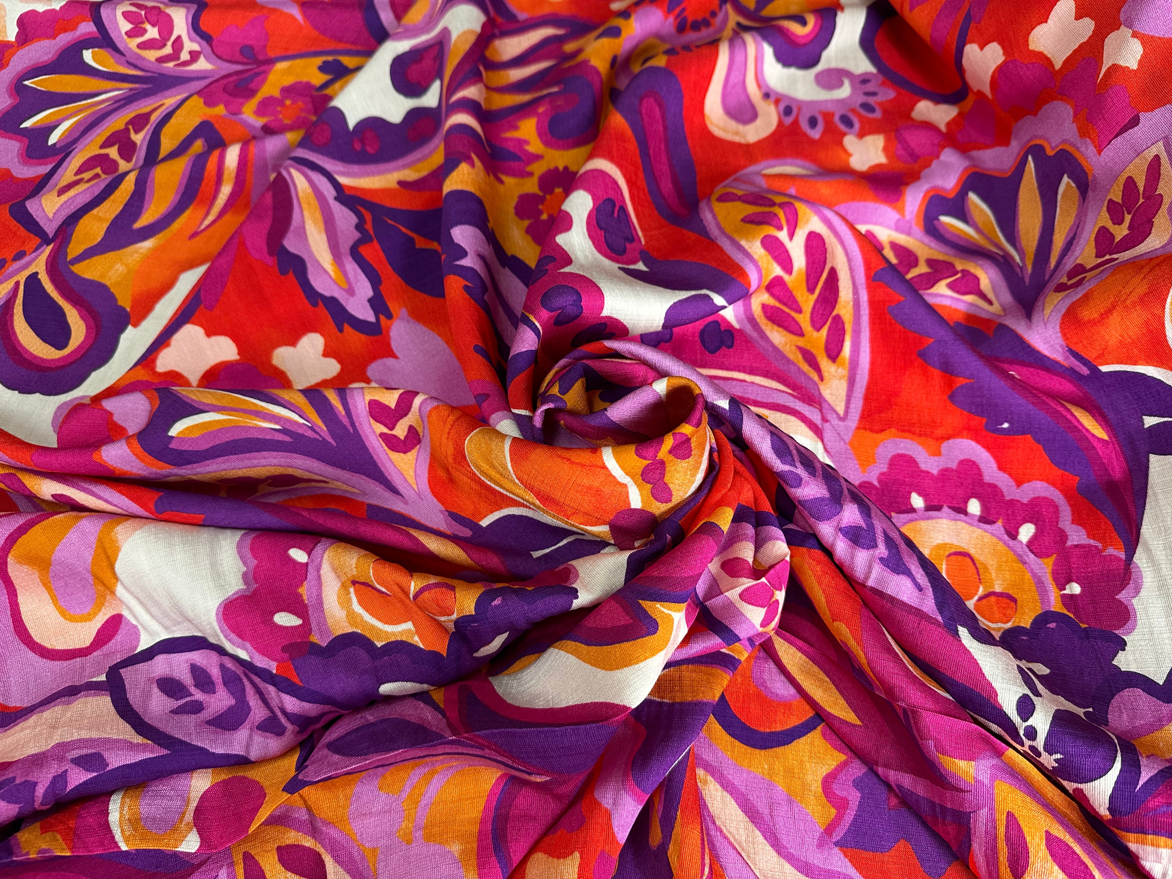 CREPE VISCOSE MELANGÉE SUPERBE FLEURS ENFLAMMÉES - My Little Coupon