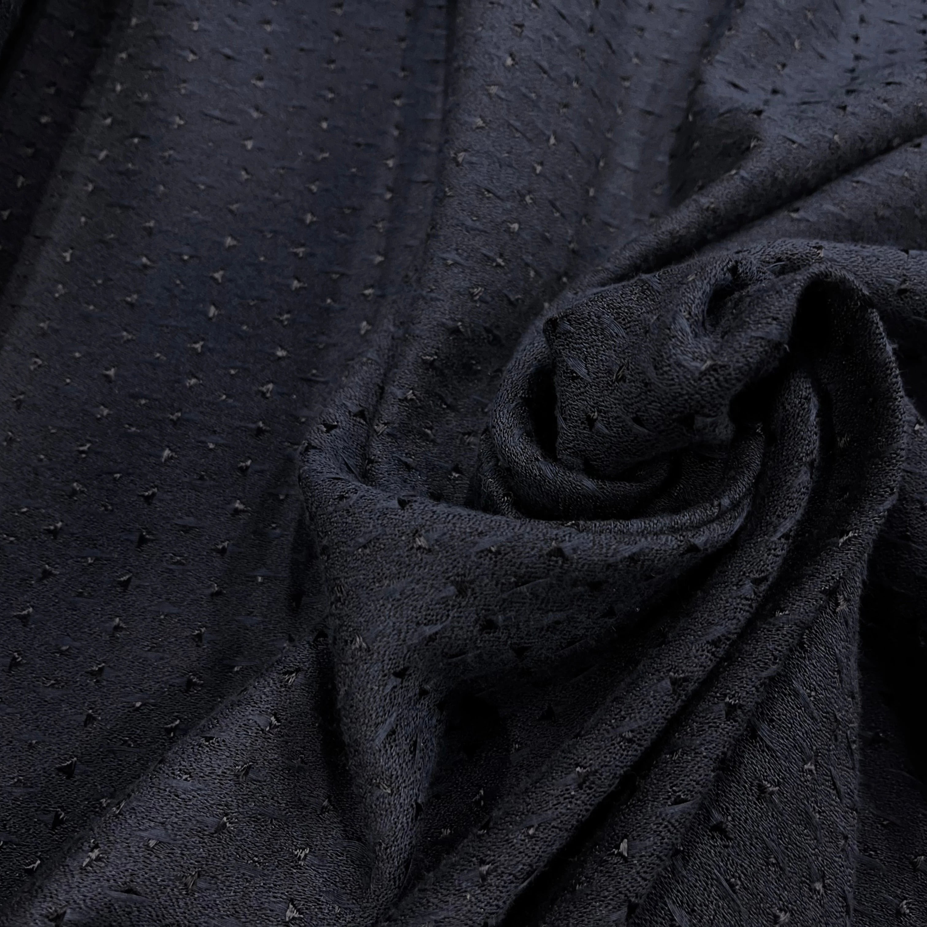 CREPE VISCOSE MOTIF TRIANGULAIRE JACQUARD NOIR MARINE - My Little Coupon