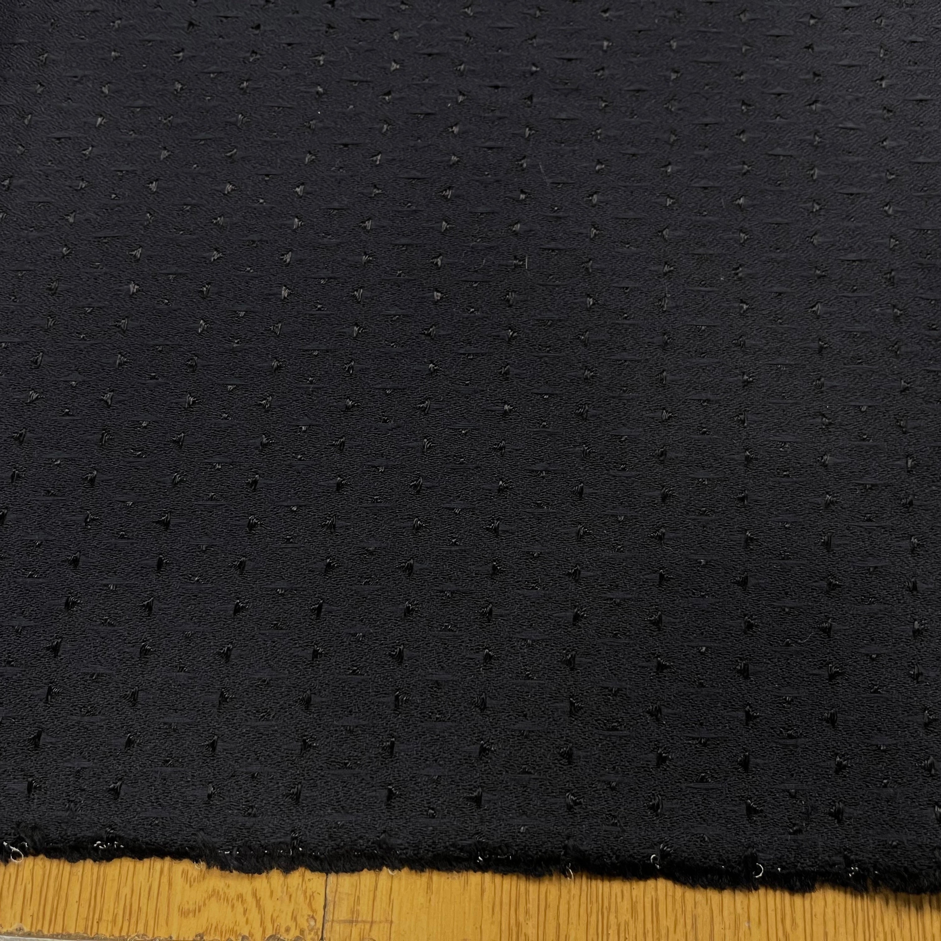 CREPE VISCOSE MOTIF TRIANGULAIRE JACQUARD NOIR MARINE - My Little Coupon