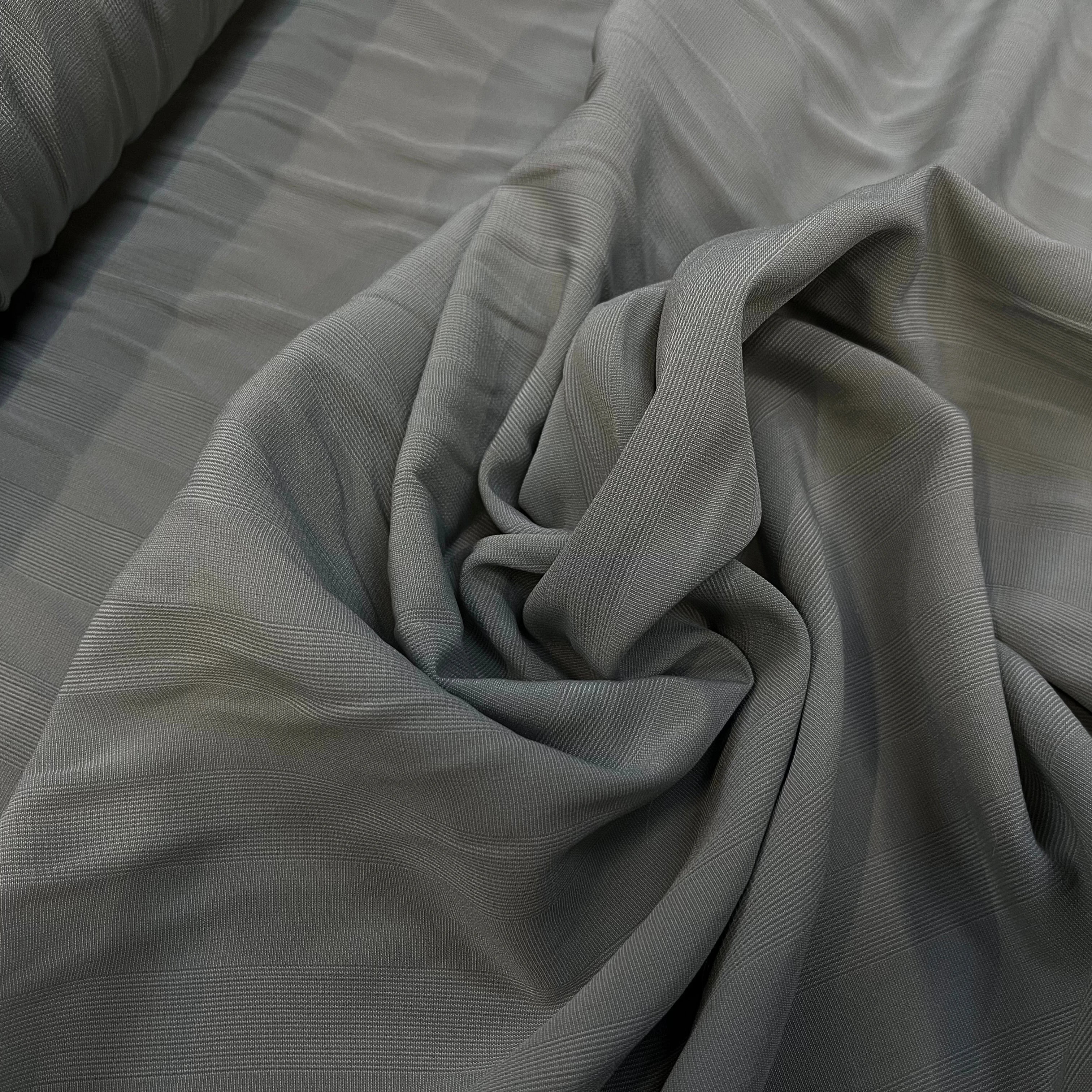 CREPE VISCOSE RAYÉ GRIS - My Little Coupon