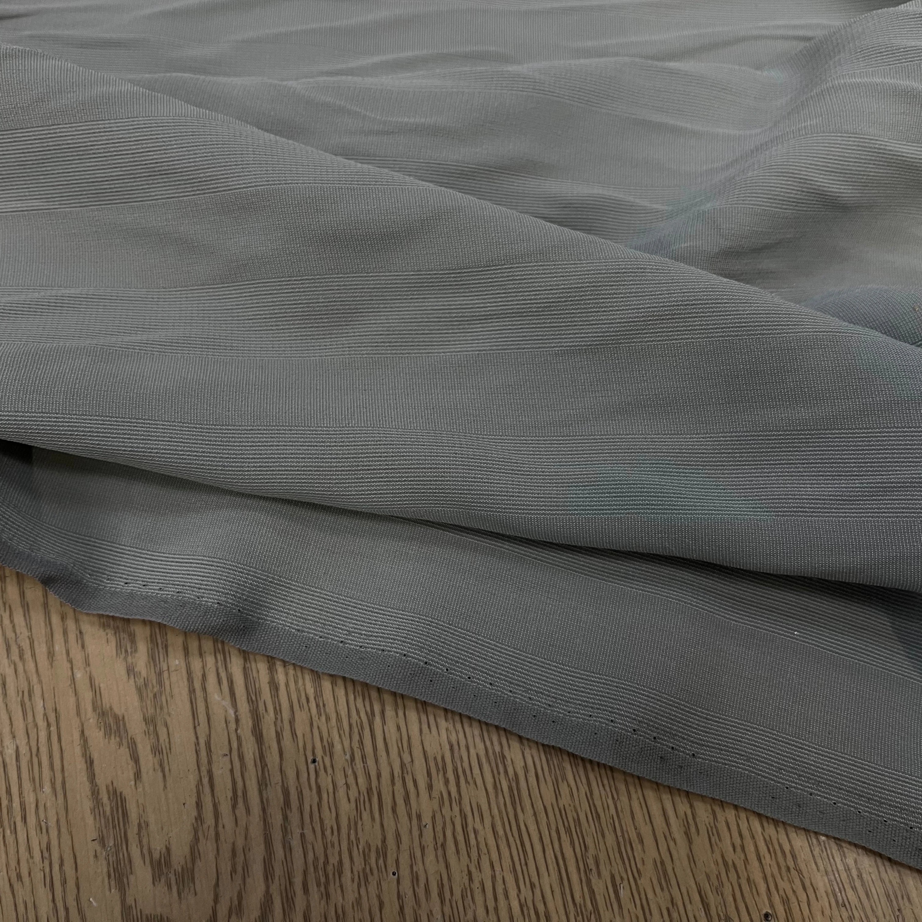 CREPE VISCOSE RAYÉ GRIS - My Little Coupon