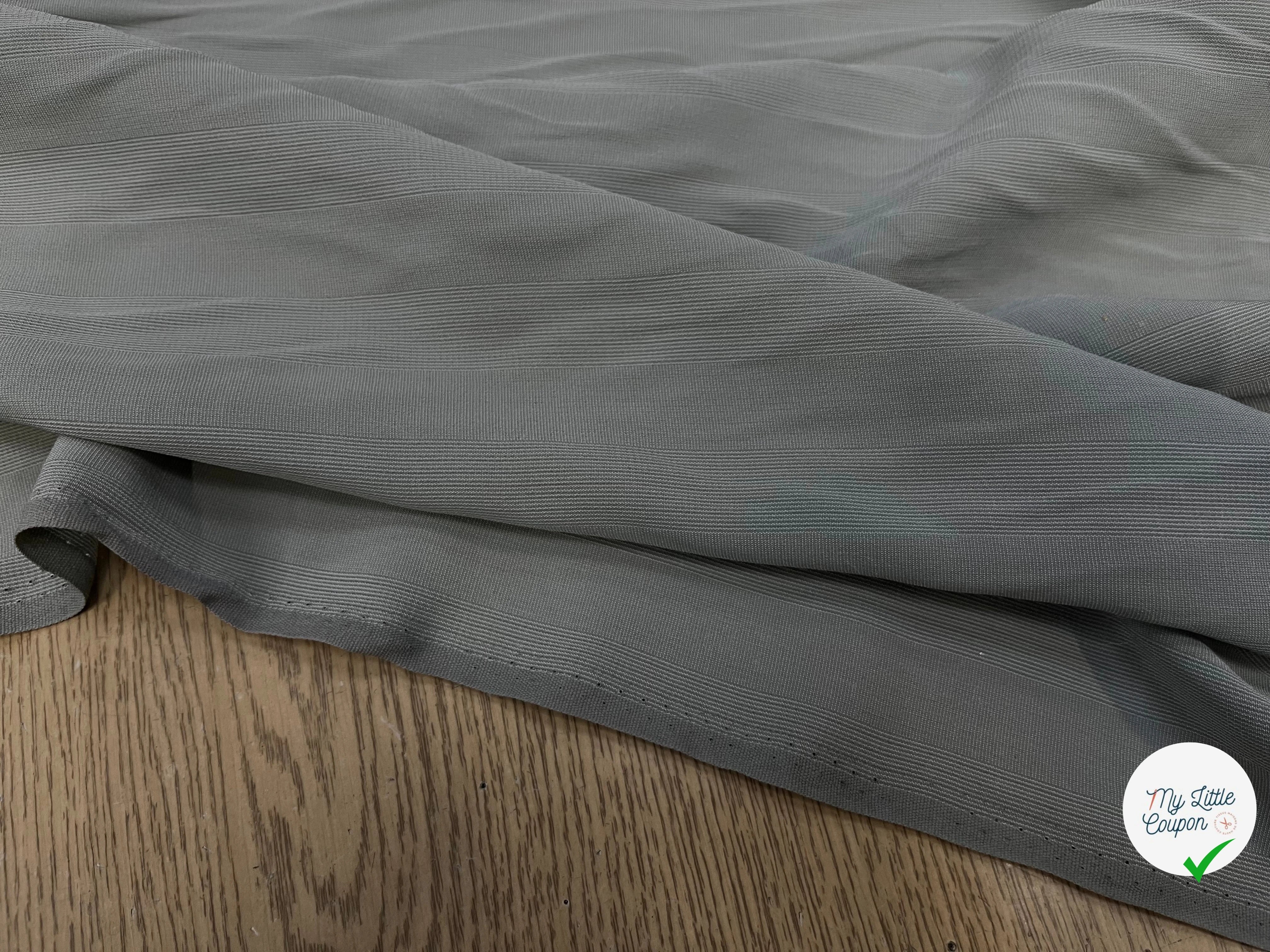 CREPE VISCOSE RAYÉ GRIS - My Little Coupon