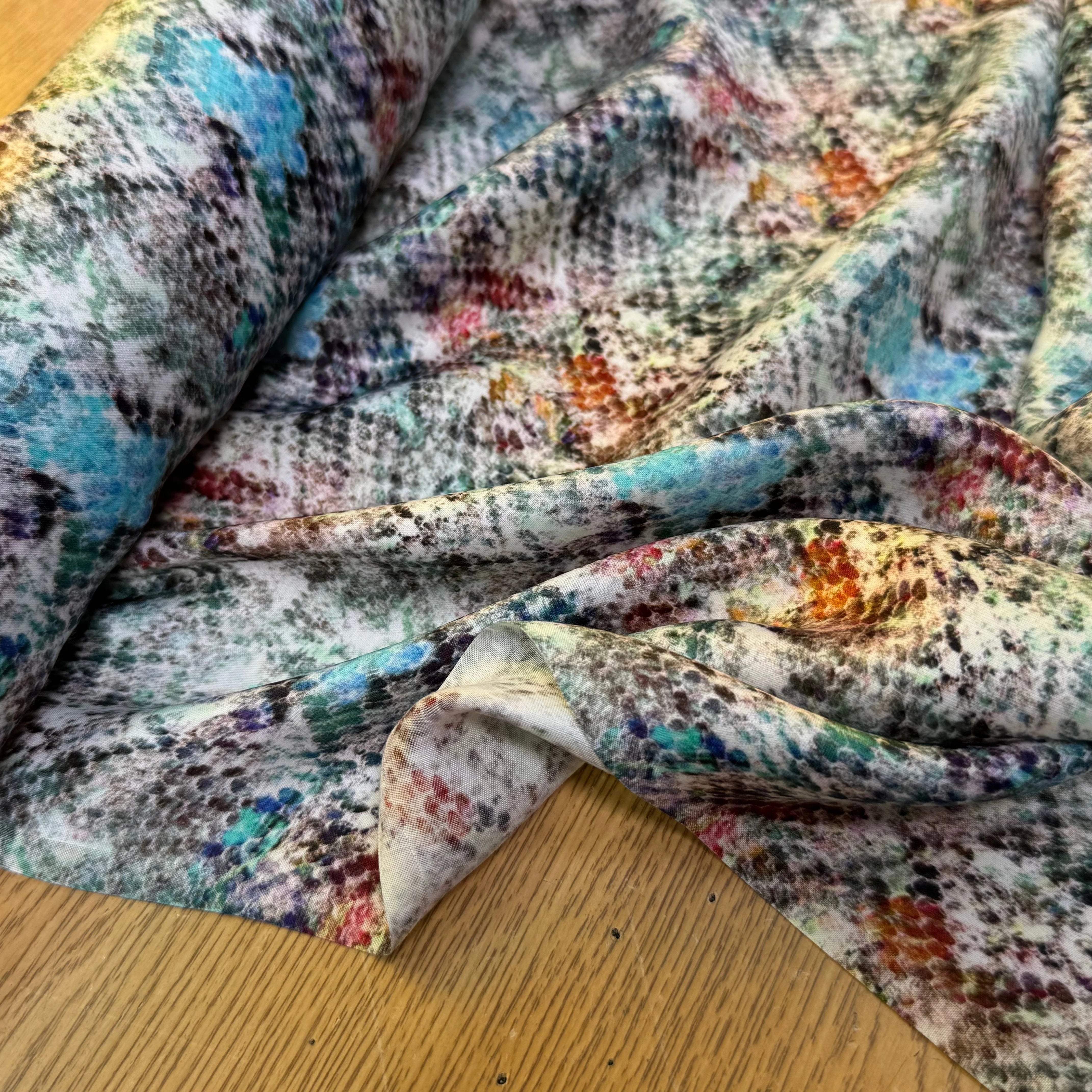 CREPE VISCOSE SATINÉ FLUIDE PYTHON MULTICOLORS - My Little Coupon