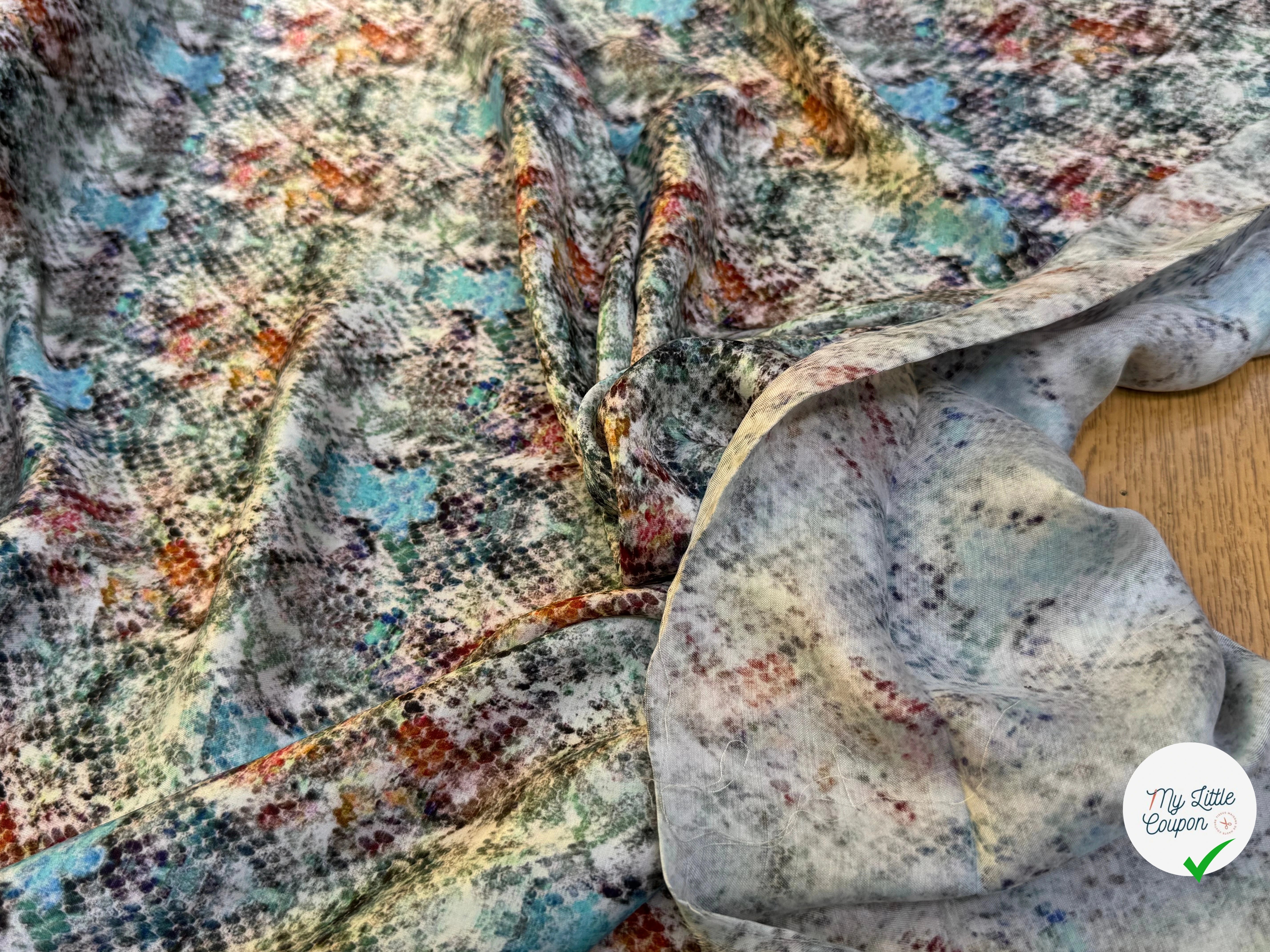 CREPE VISCOSE SATINÉ FLUIDE PYTHON MULTICOLORS - My Little Coupon
