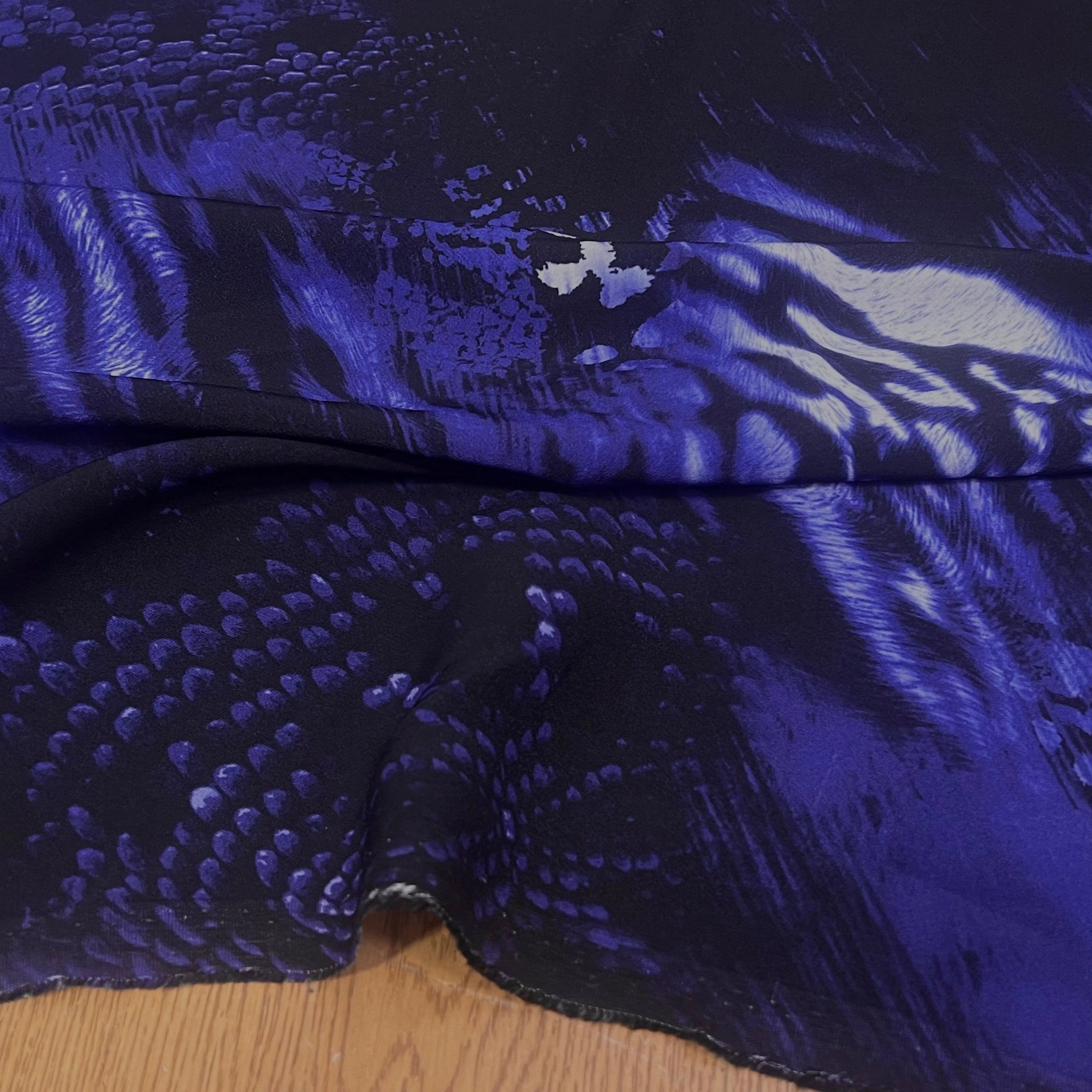 CREPE VISCOSE STRETCH OCEAN ABSTRAIT BLEU NOIR - My Little Coupon