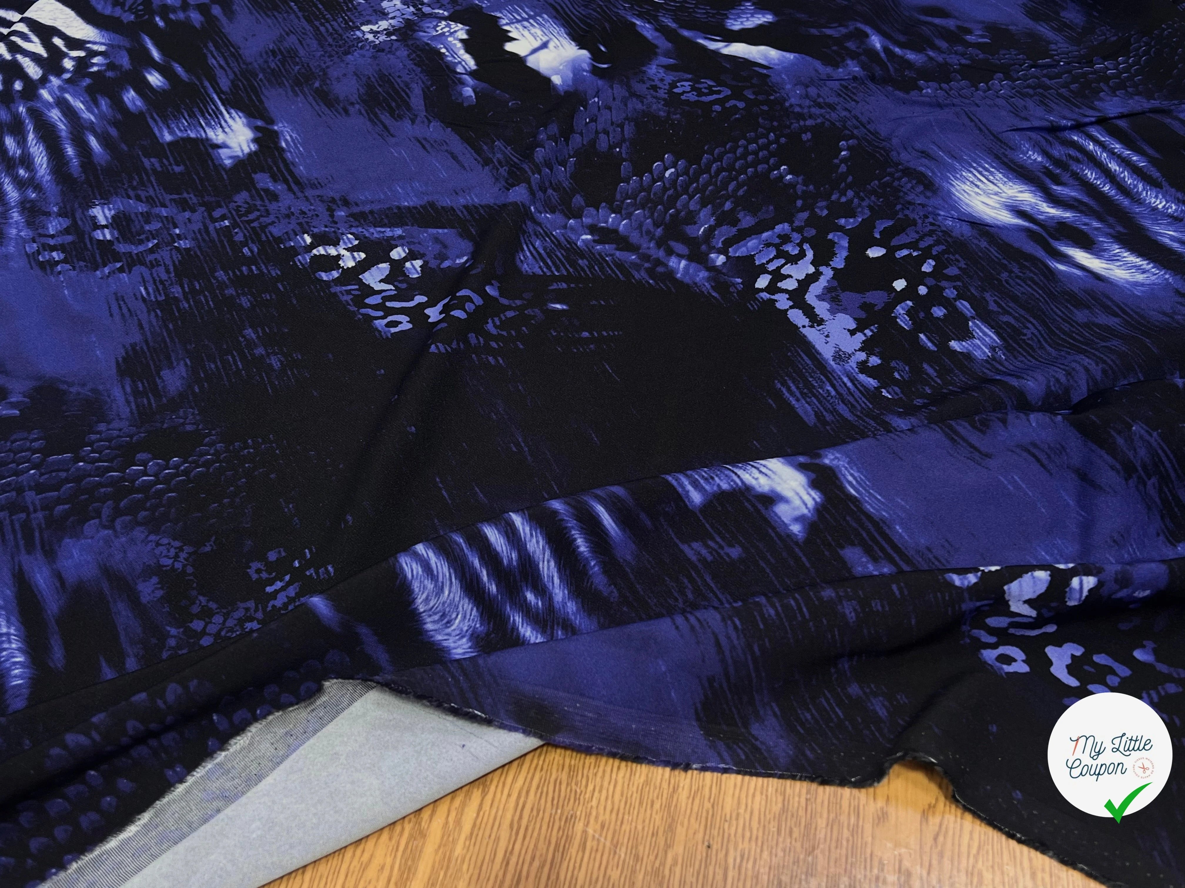 CREPE VISCOSE STRETCH OCEAN ABSTRAIT BLEU NOIR - My Little Coupon