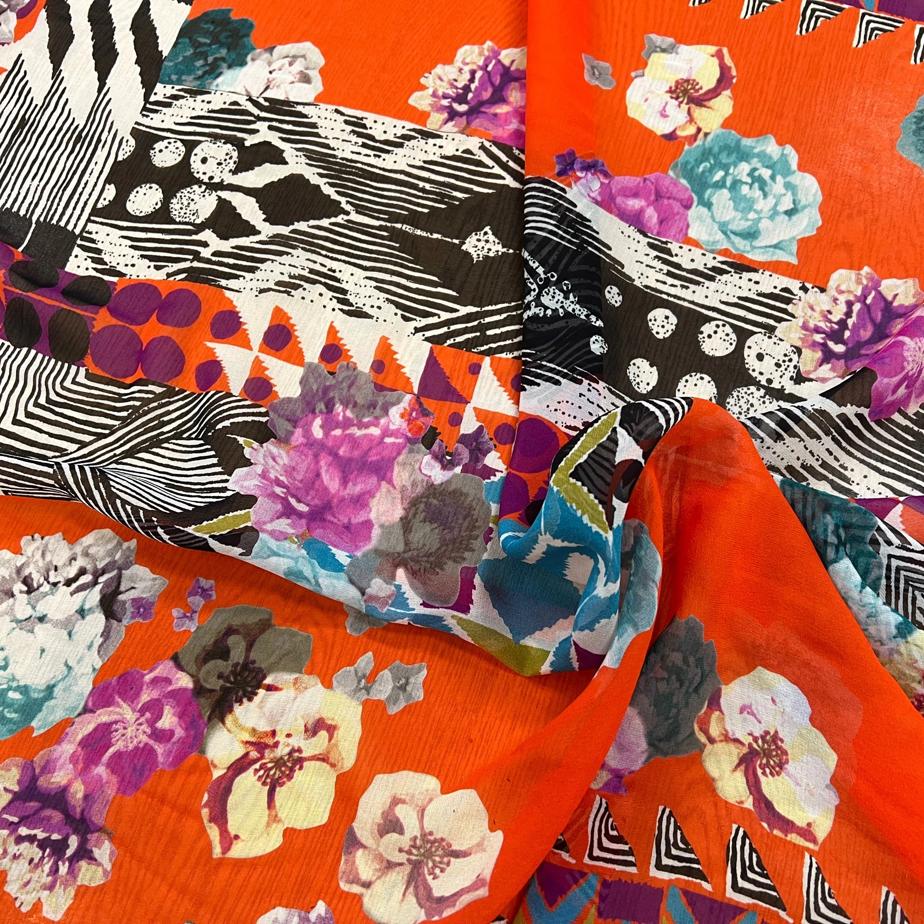 CRÈPON DE SOIE MOTIF GÉOMETRIQUE À FLEURS 142CM - My Little Coupon