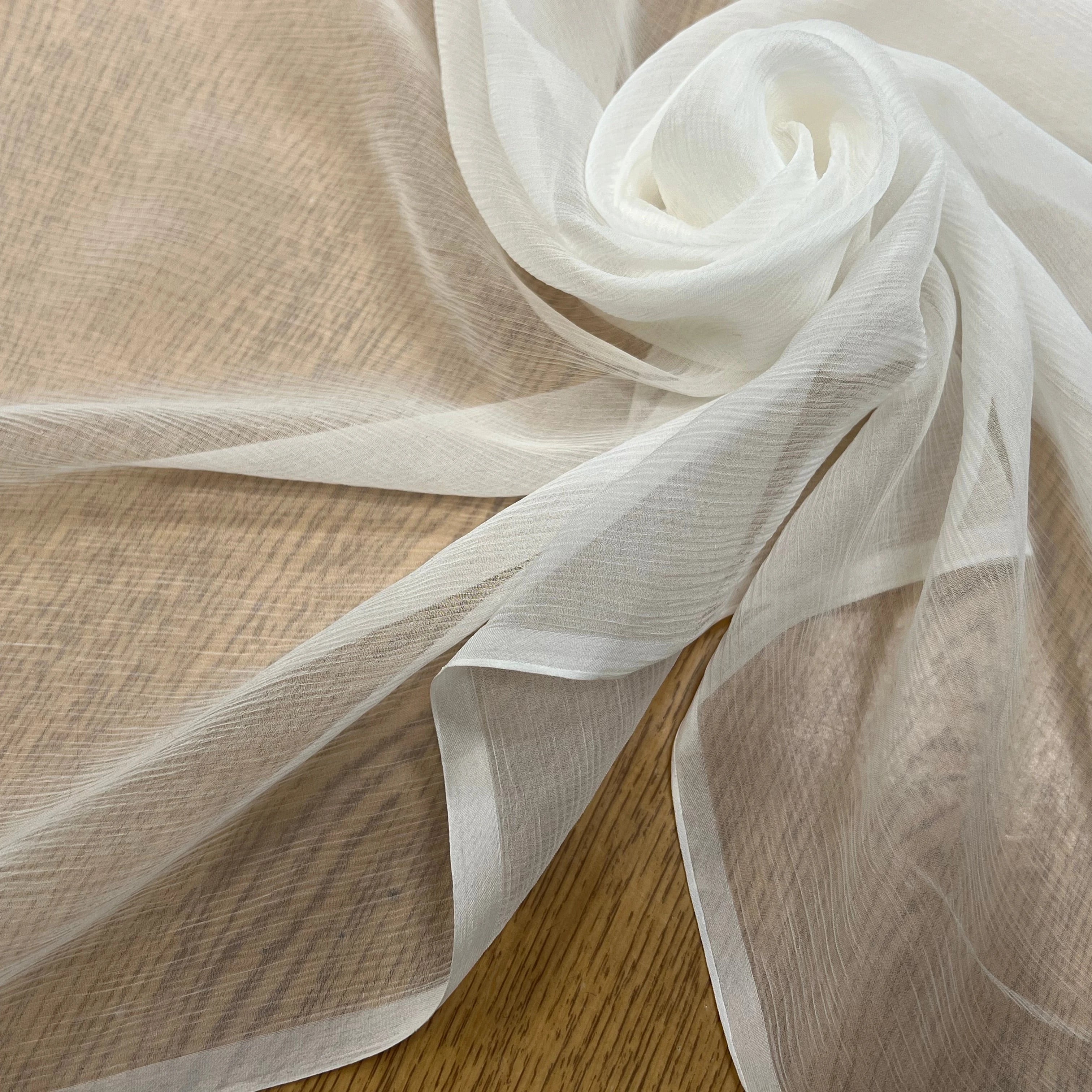CRÈPON DE SOIE PLISSÉ BLANC CASSÉ 140CM - My Little Coupon