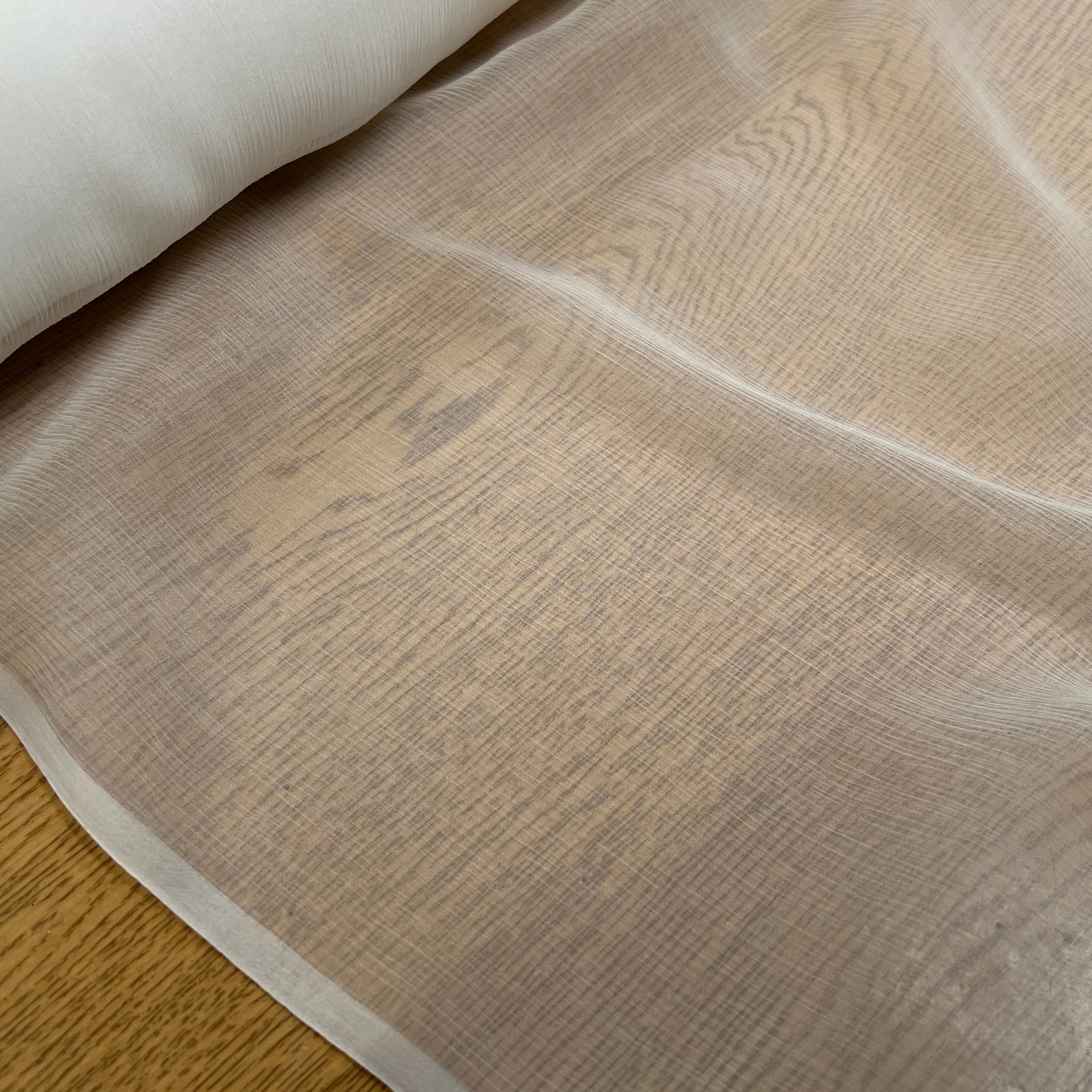 CRÈPON DE SOIE PLISSÉ BLANC CASSÉ 140CM - My Little Coupon