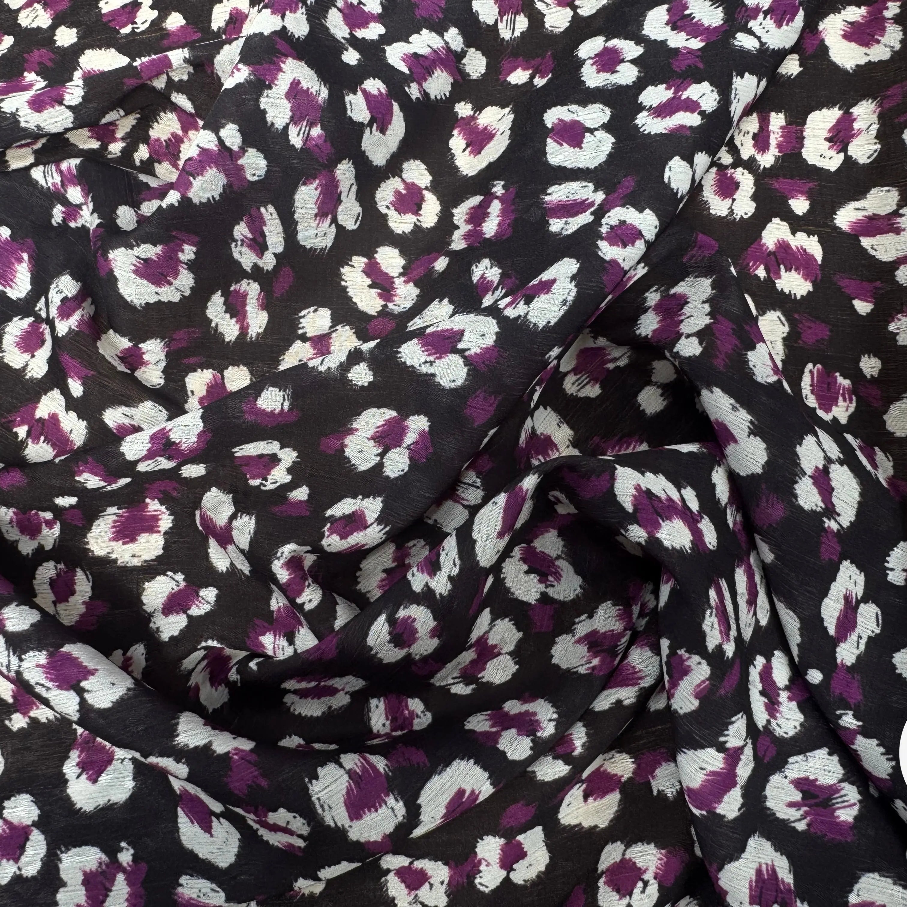 CREPON FOND NOIR FLEURS VIOLET ET BLANC - My Little Coupon