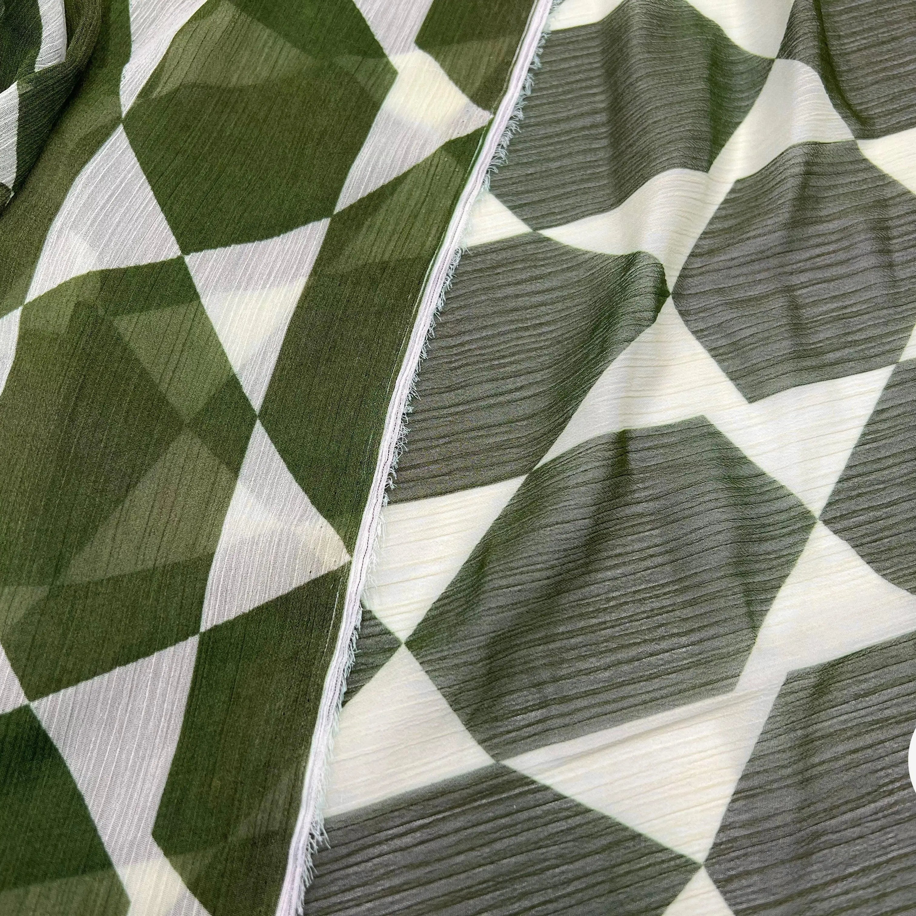 CRÉPON IMPRIMÉ LOSANGES VERT FONCÉS - My Little Coupon - tissu - coudre