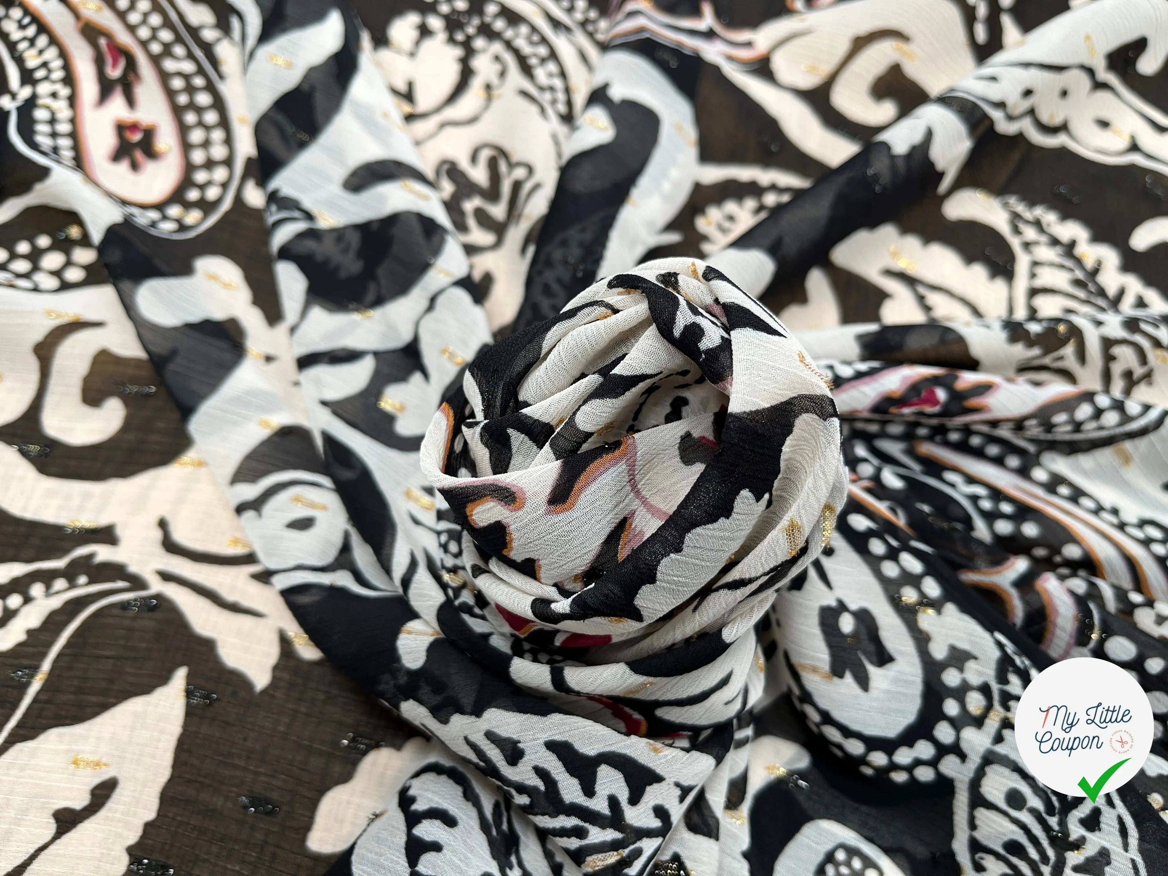 CRÉPONS POLY POST CONSUMERS RECYCLED FOND NOIR FLEURS BLANC DÉTAILS DORÉS - My Little Coupon