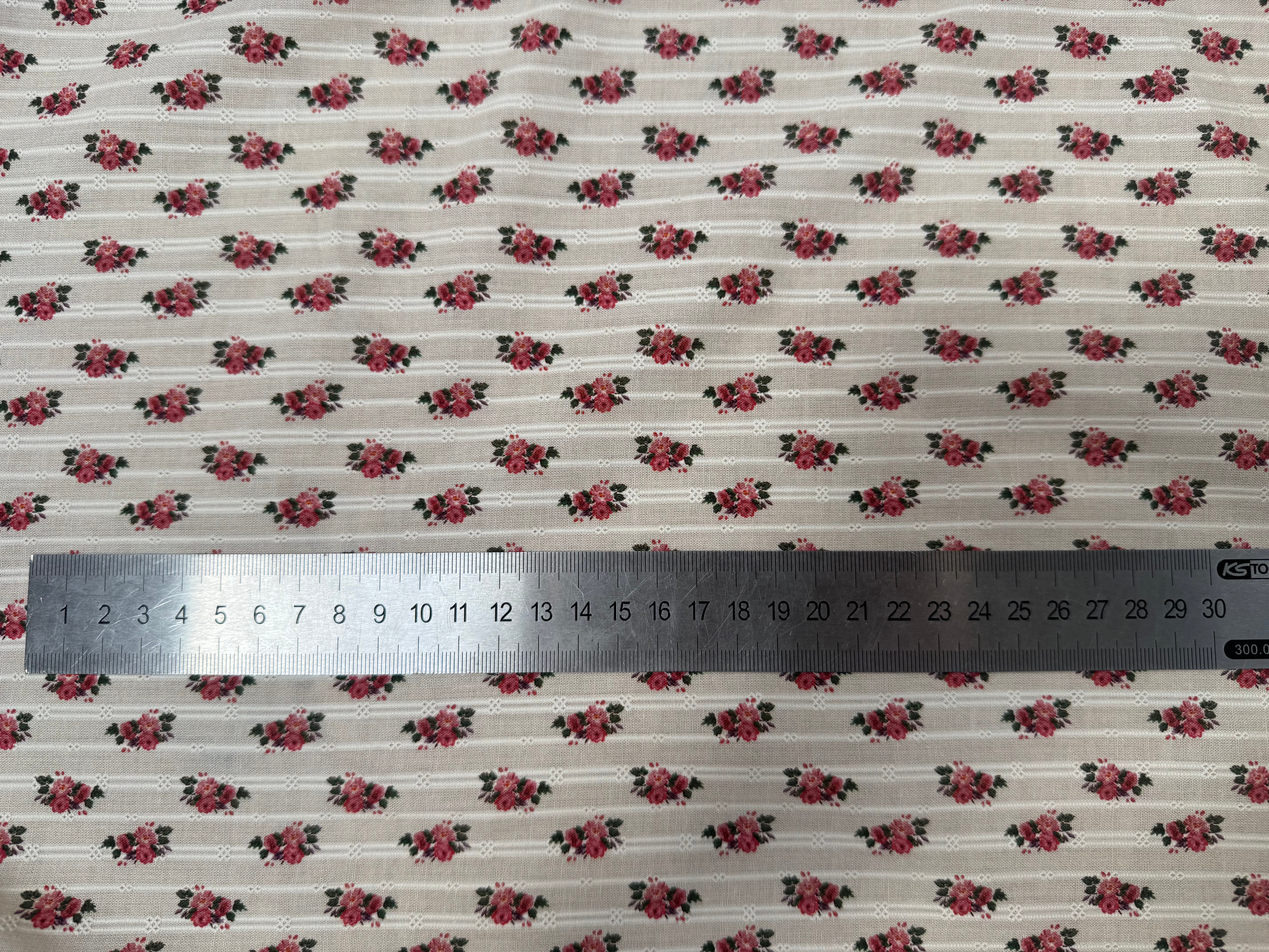 BRODERIE ANGLAISE IMPRIMÉE FOND CRÈME PETITES FLEURS ROSE - My Little Coupon