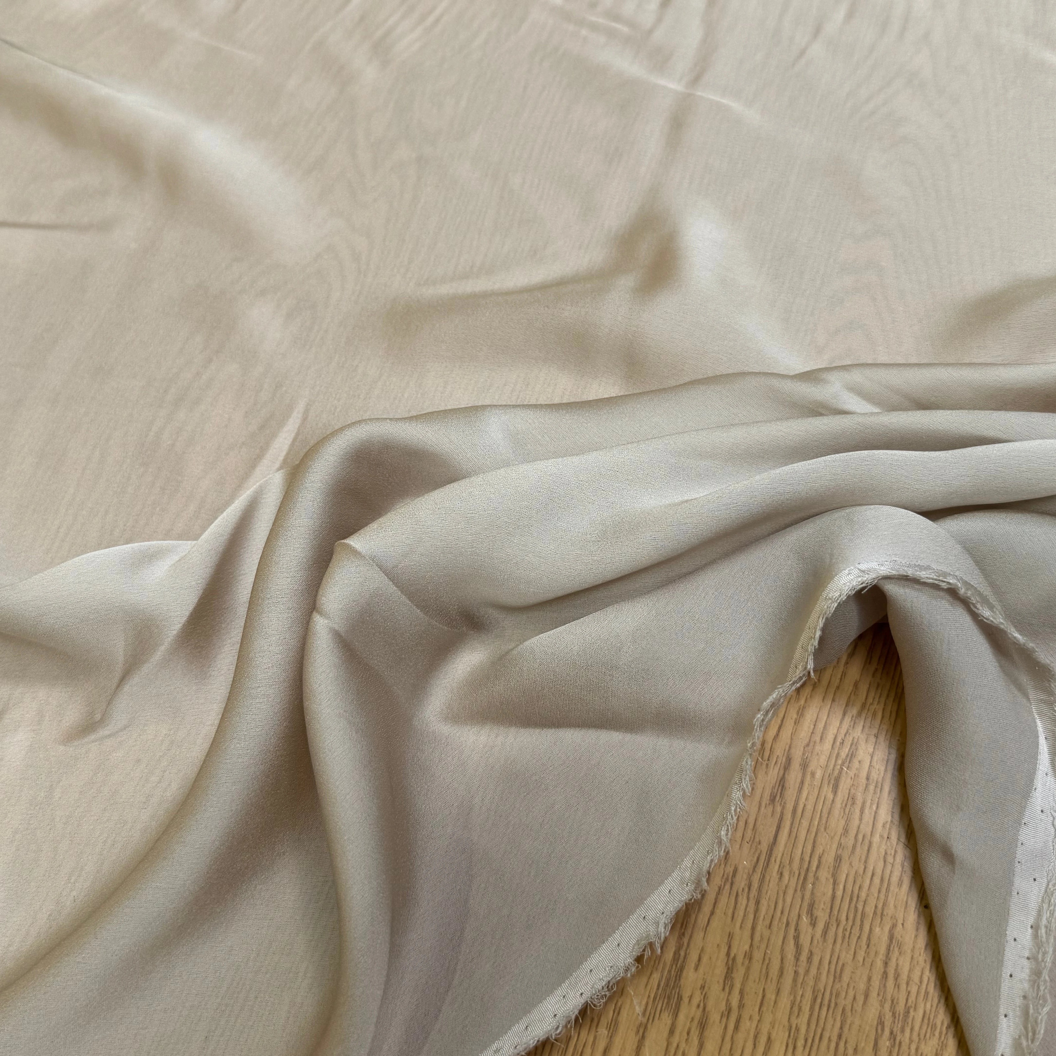 (Chute) CREPE ENVERS SATIN SOIE BEIGE TRÈS FLUIDE - My Little Coupon