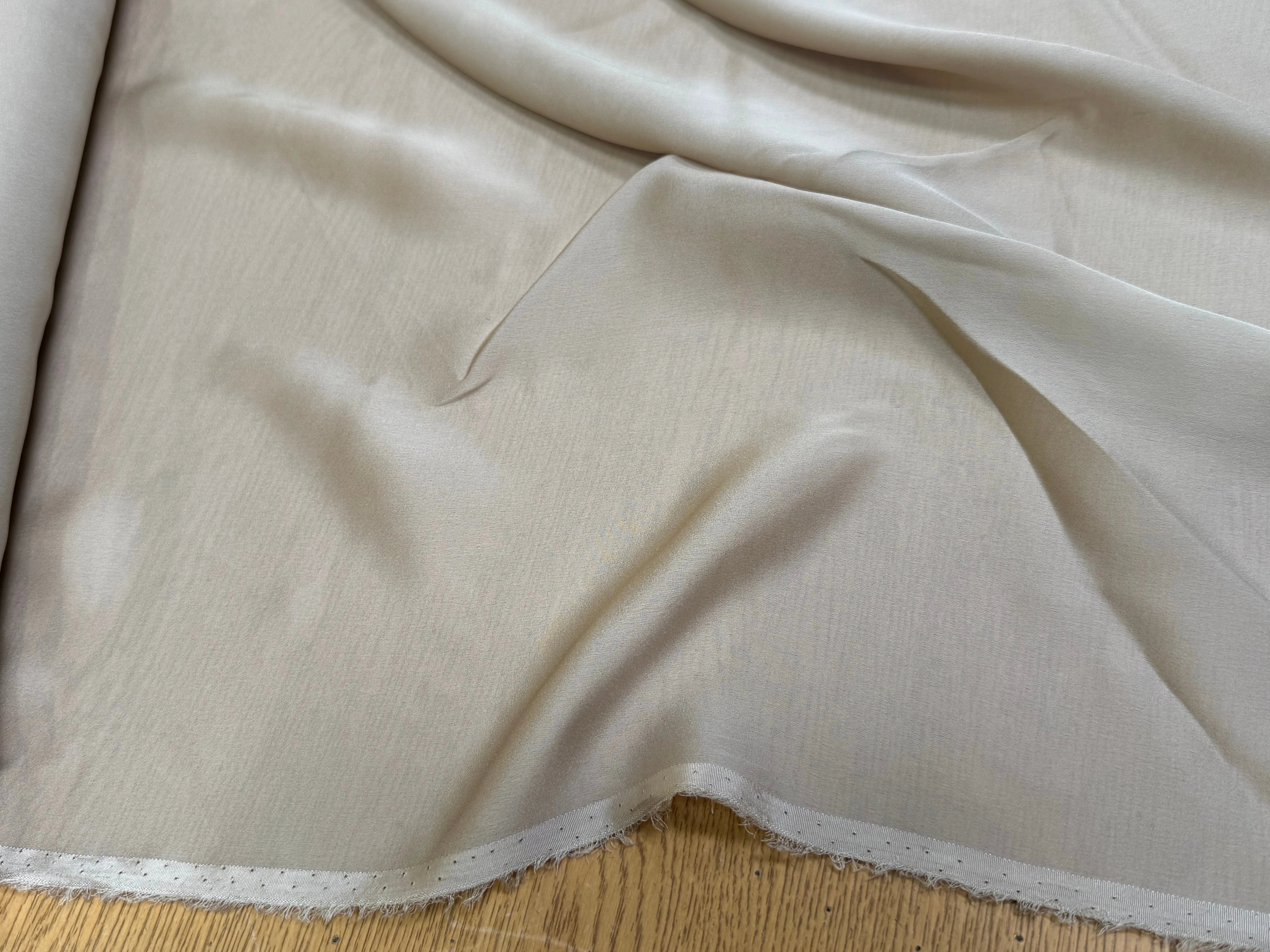 (Chute) CREPE ENVERS SATIN SOIE BEIGE TRÈS FLUIDE - My Little Coupon