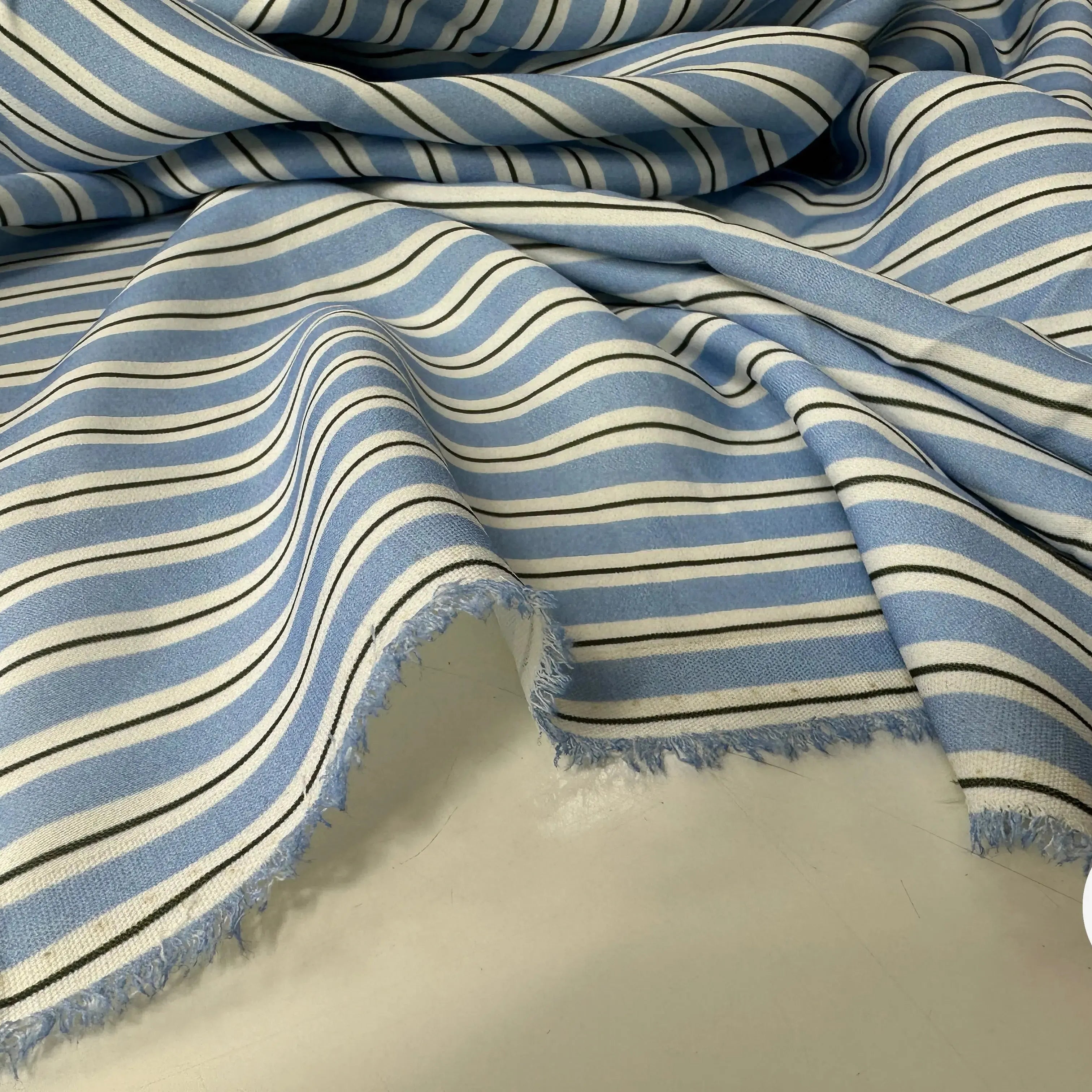 CRÊPE FLUIDE IMPRIMÉ RAYURES SERTIES CIEL MSO