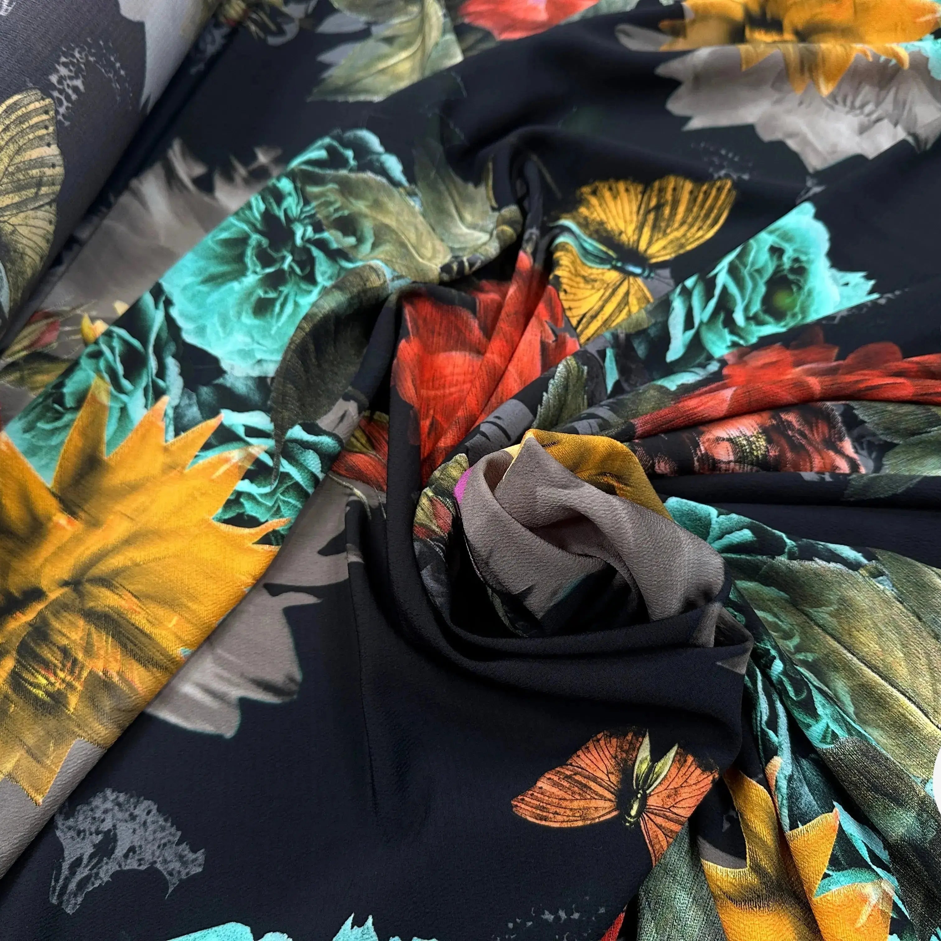 CREPE GAUFFRÉ NOIR PAPILLONS & FLEURS MLC INTERN