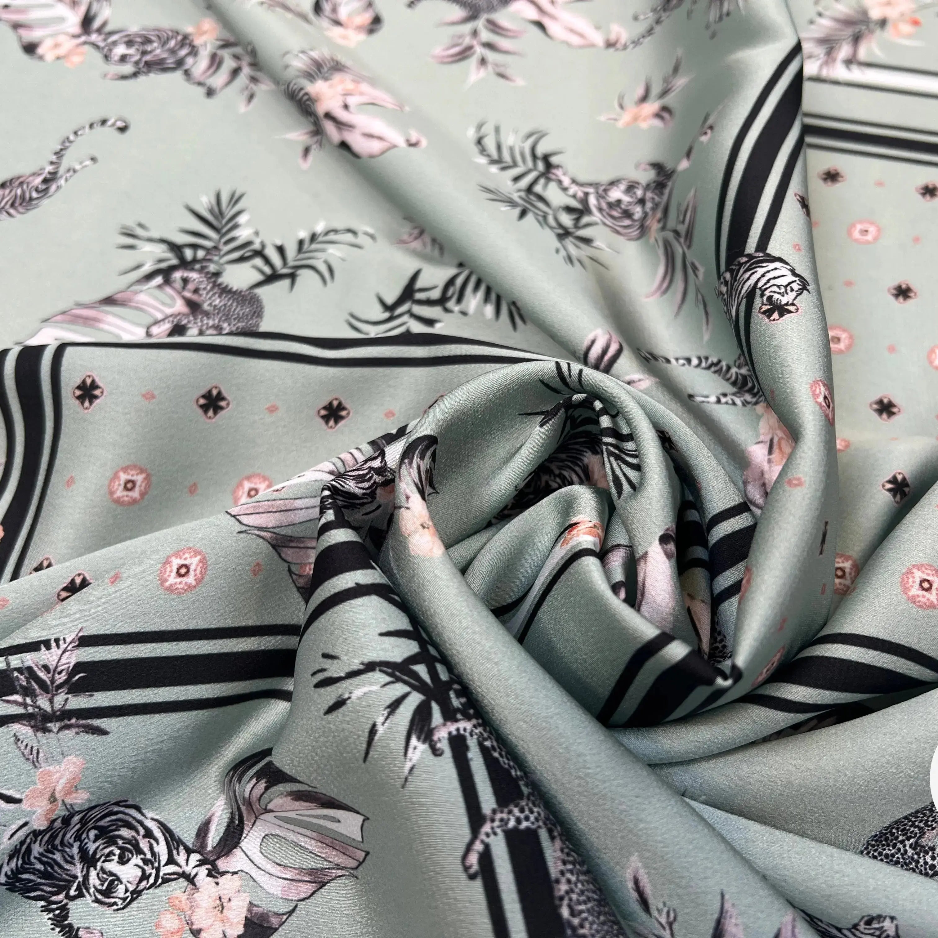 CREPE LEGEREMENT SATINÉ CARRELLI E FOGLIE D'AUTUNNO SAVAGE MSO