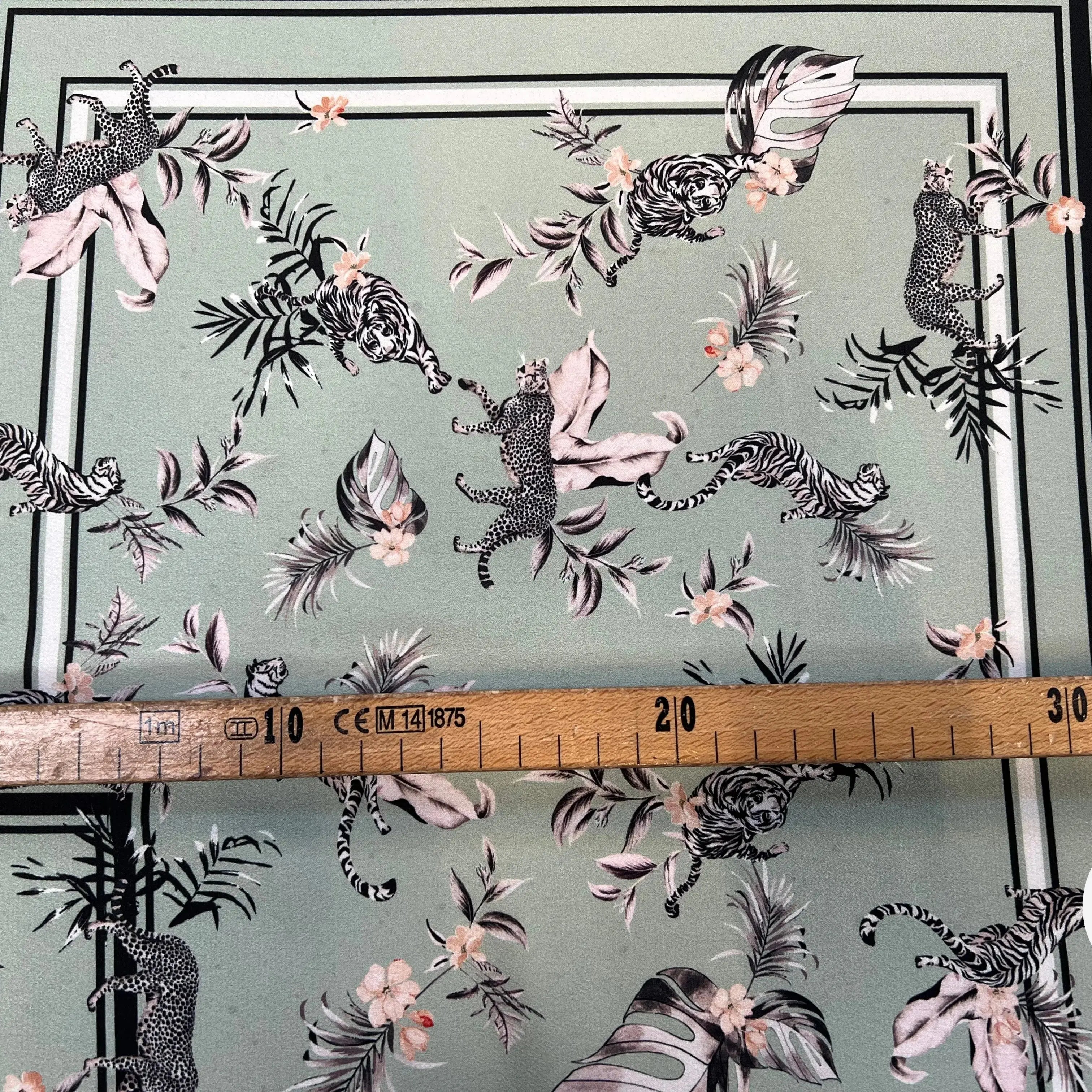 CREPE LEGEREMENT SATINÉ CARRELLI E FOGLIE D'AUTUNNO SAVAGE MSO