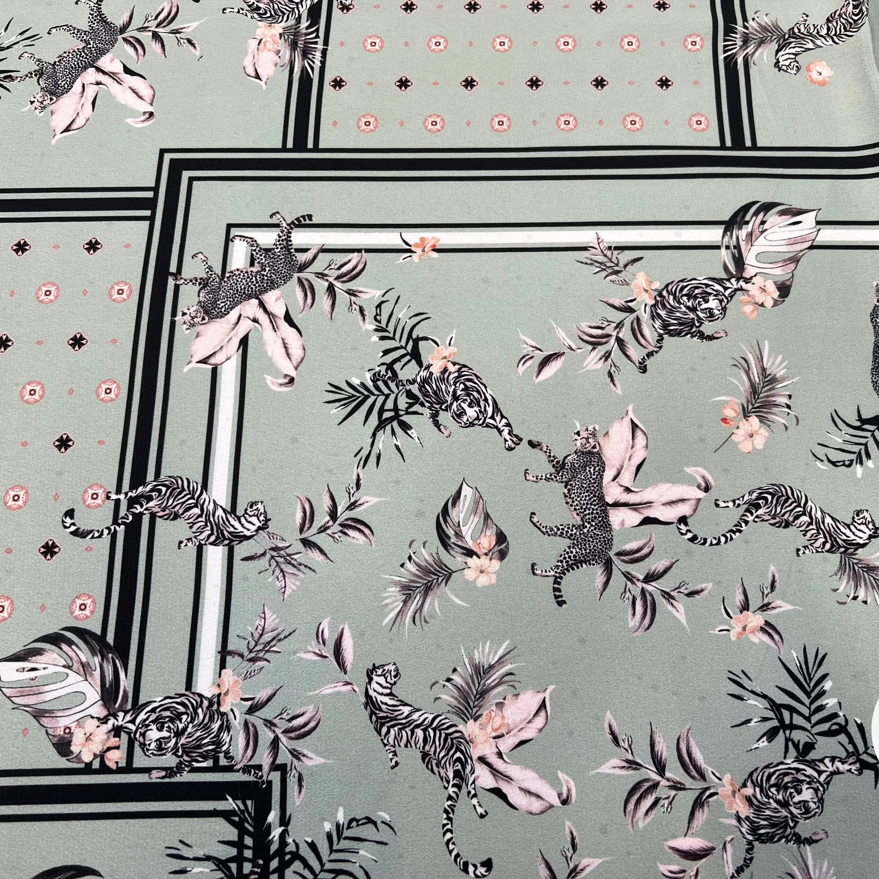 CREPE LEGEREMENT SATINÉ CARRELLI E FOGLIE D'AUTUNNO SAVAGE MSO