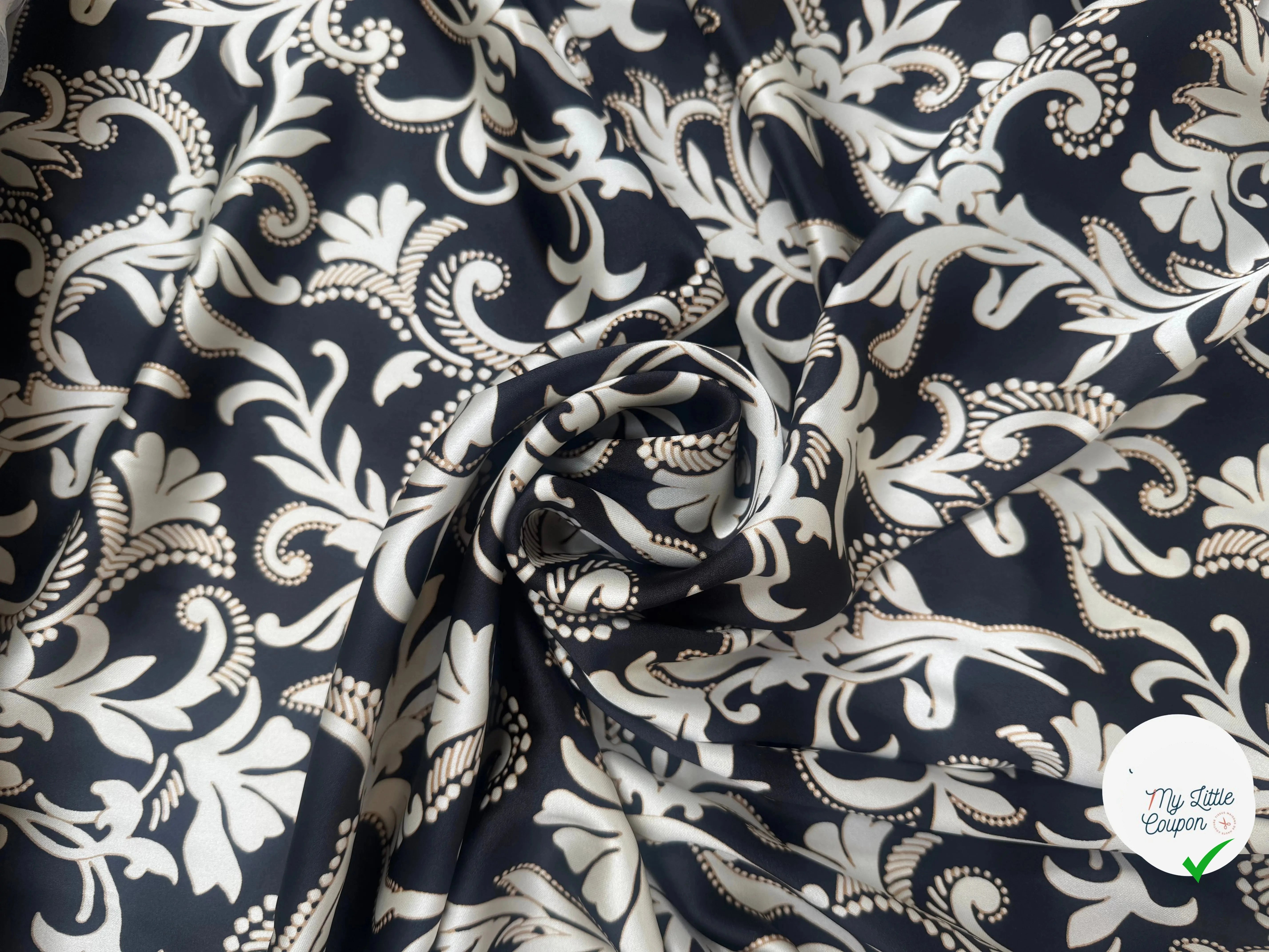 CRÊPE LEGEREMENT SATINÉ FLEURS BAROQUE SUR FOND NOIR - My Little Coupon