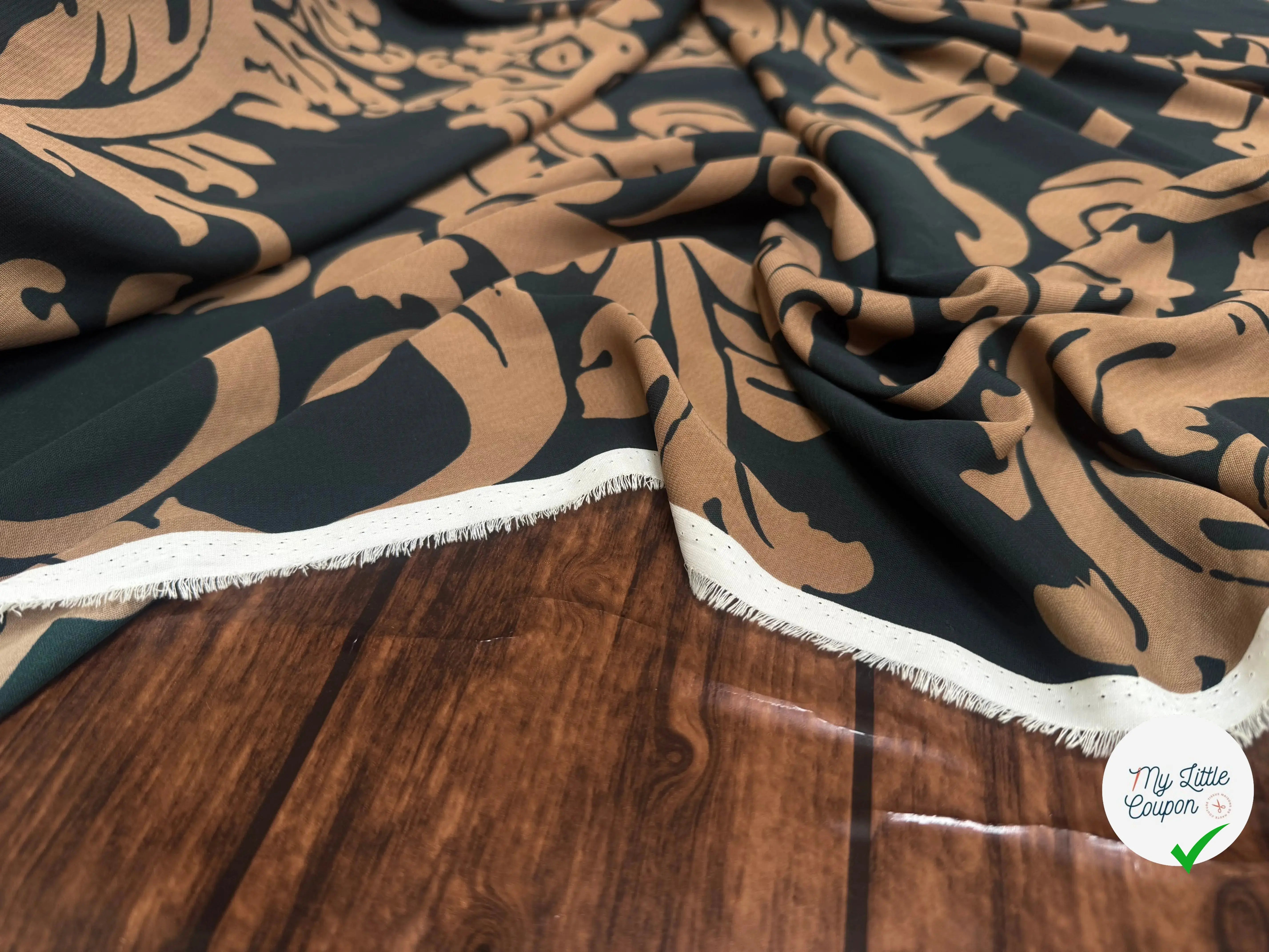 CRÊPE POLYESTER MOTIF FEUILLAGE VERT ET MARRON - My Little Coupon