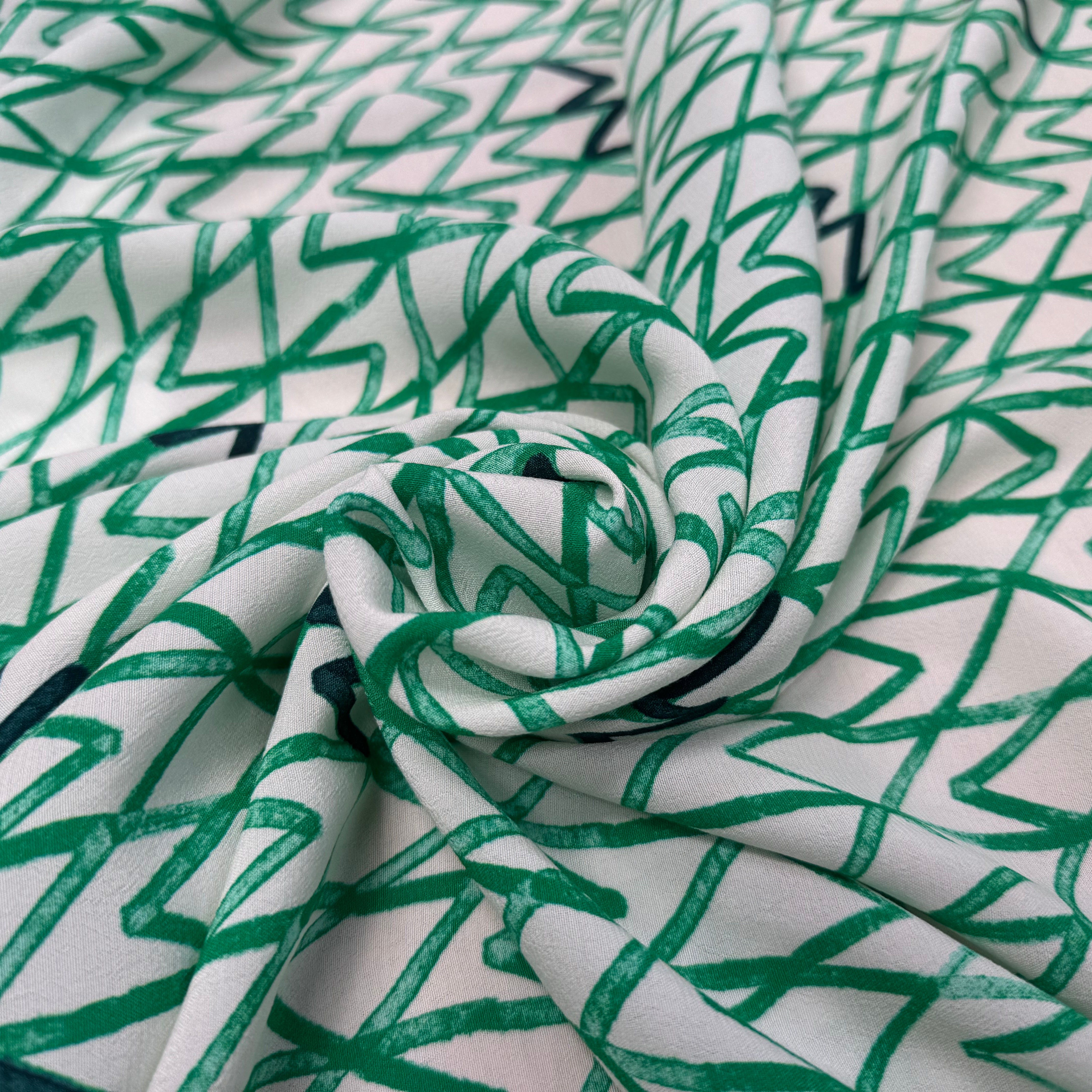 CRÊPE VISCOSE ECOVERO FOND BLANC MOTIFS GEOMETRIQUE VERT - My Little Coupon
