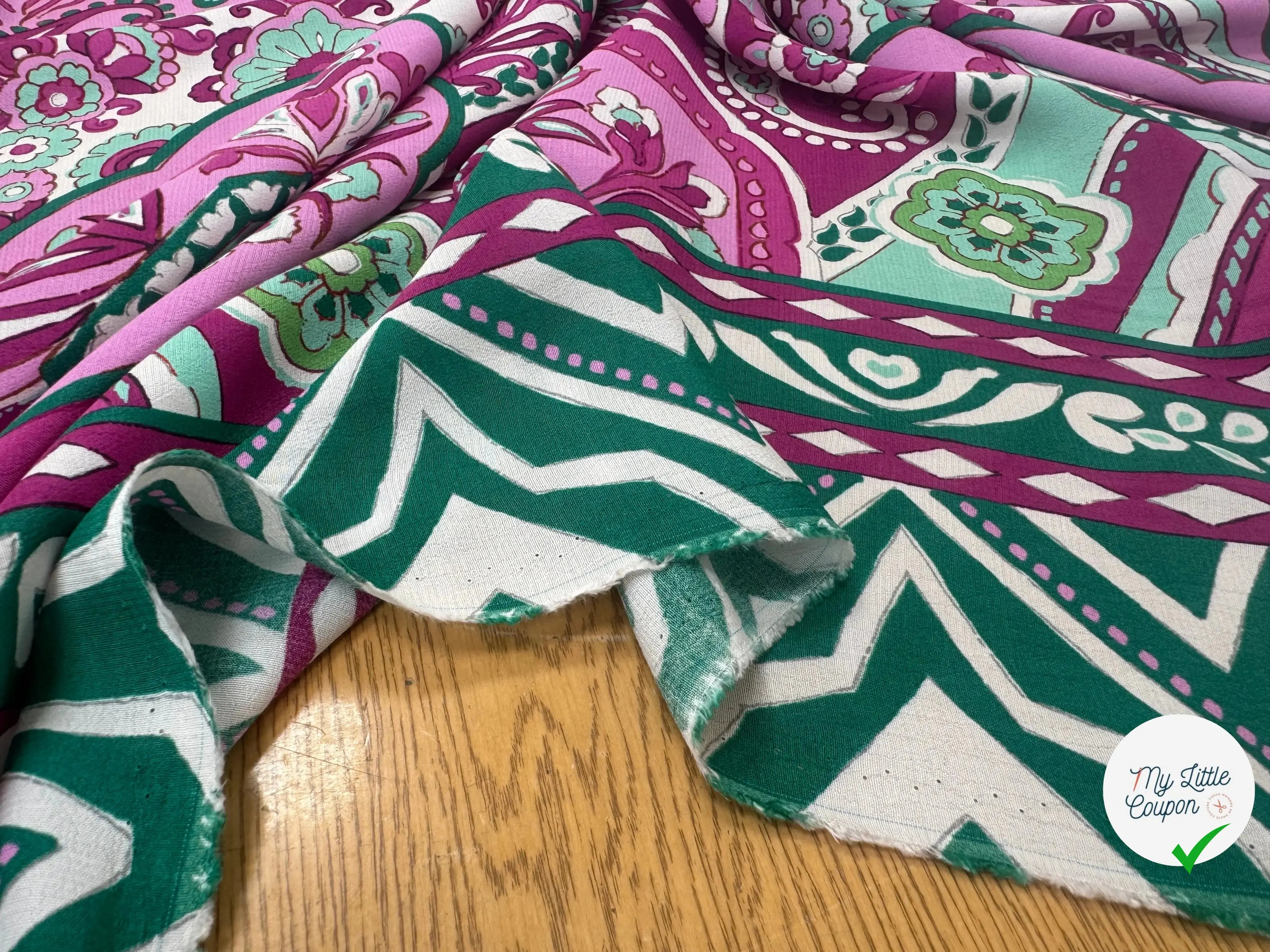 CREPE VISCOSE FOND VIOLET MOTIFS VERT ECOVERO - My Little Coupon