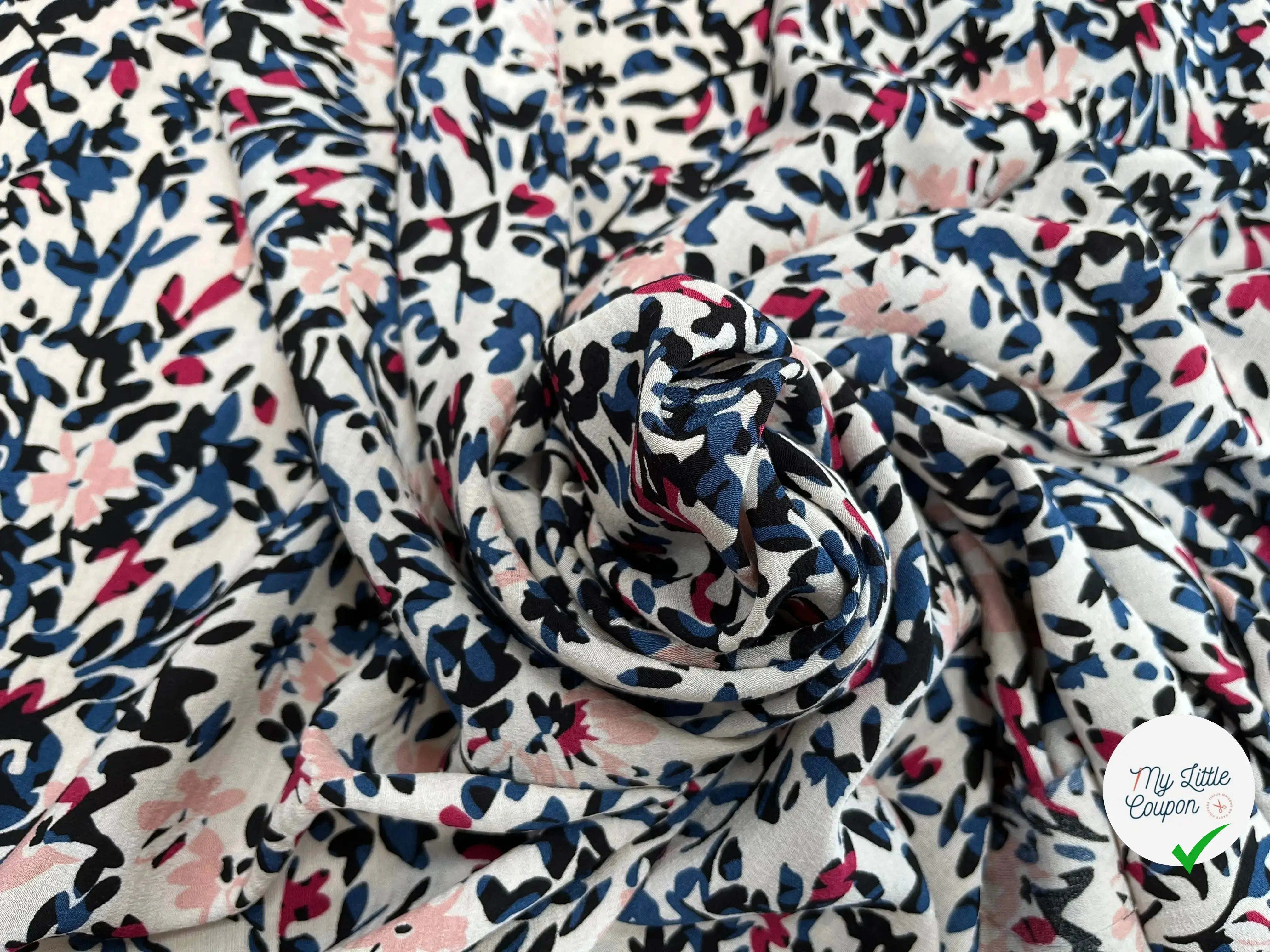 CREPE VISCOSE IMPRIMÉ ROUGE BLEU FOND BEIGE - My Little Coupon