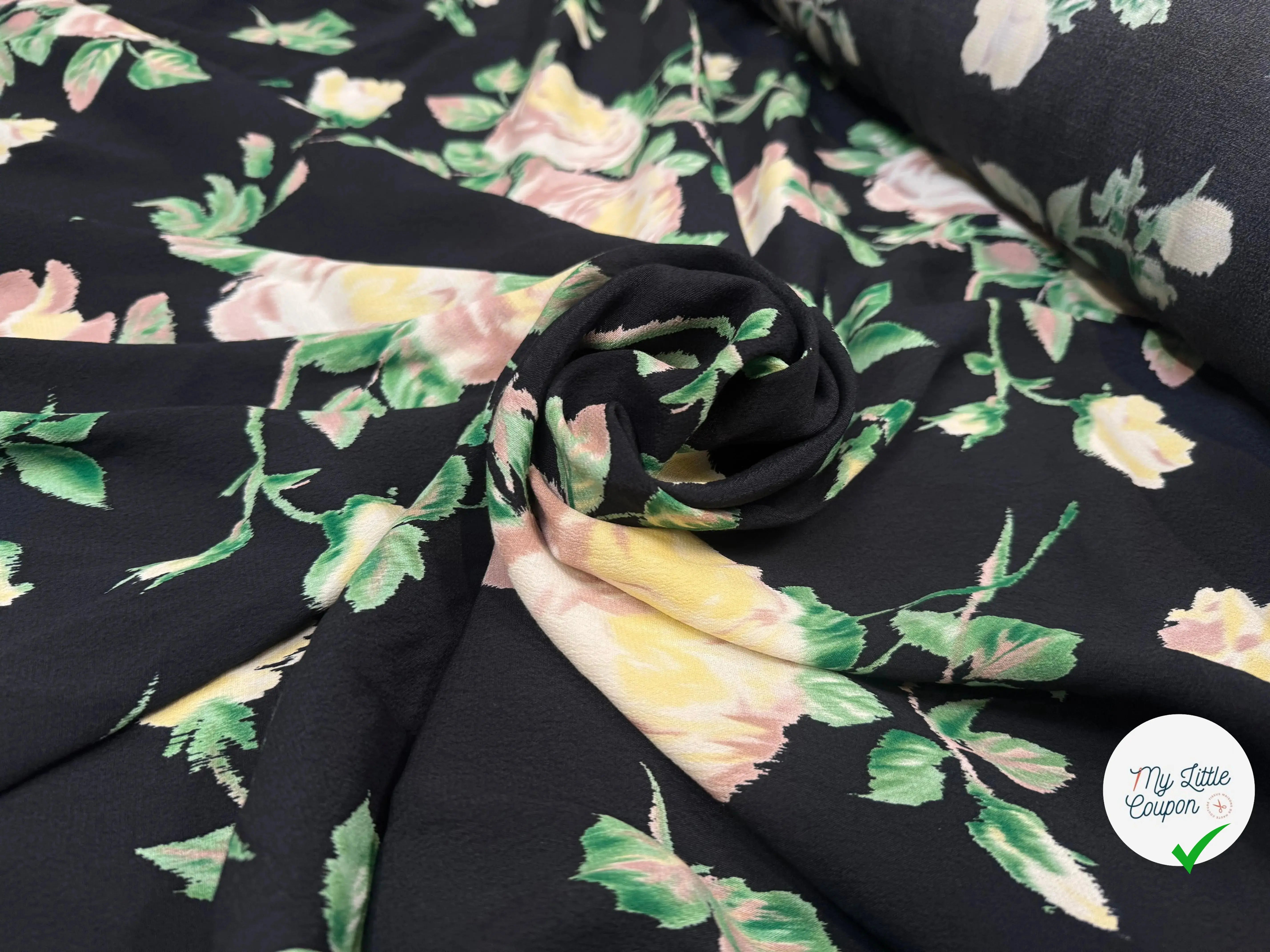 CRÊPE VISCOSE IMPRIMÉE FLEURIE ROSE PÂLE ET VERT - My Little Coupon