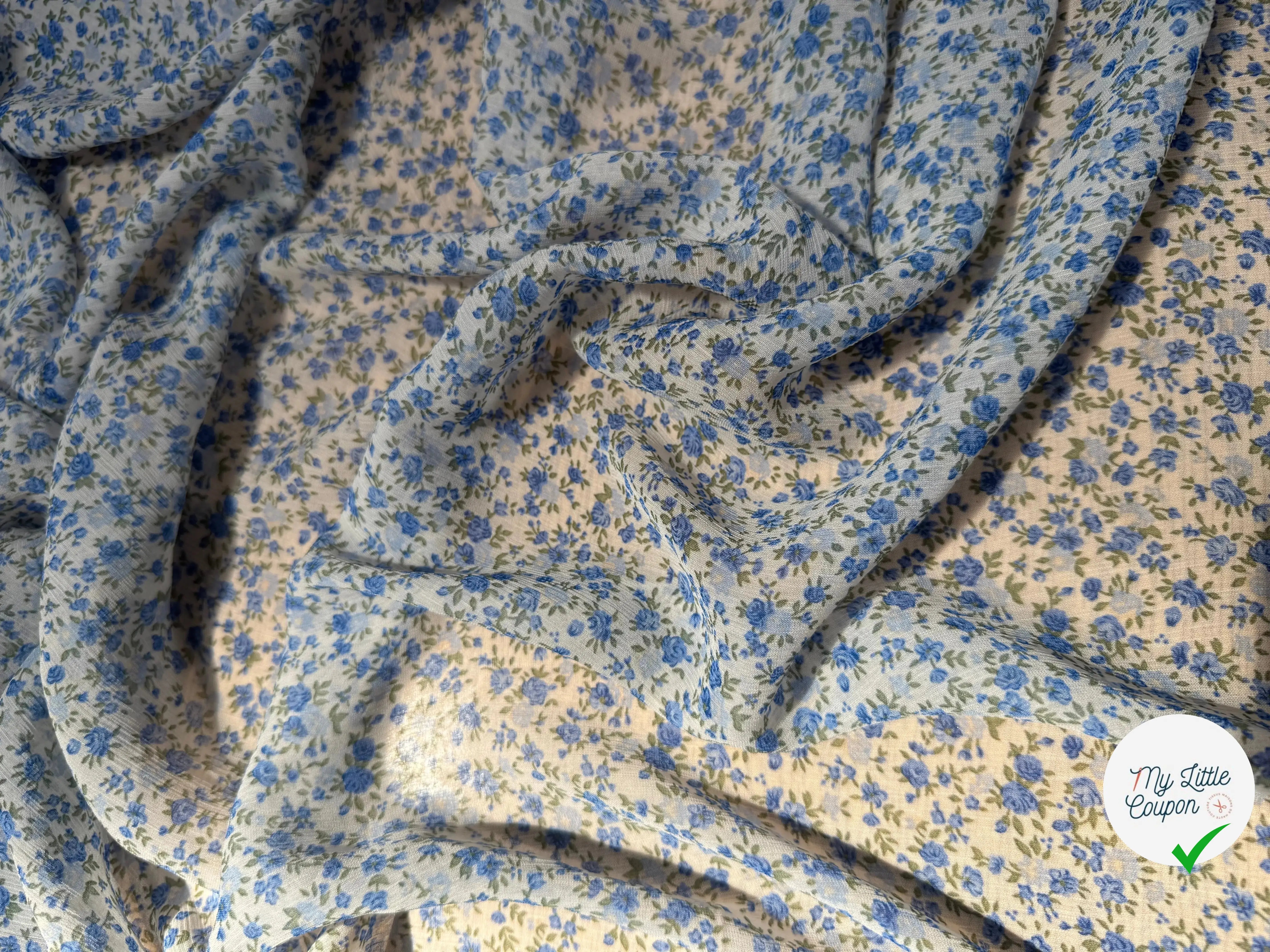 CREPON VISCOSE RECYCLÉ FOND BLANC MOTIFS FLEURS BLEU PRINTEMPS - My Little Coupon