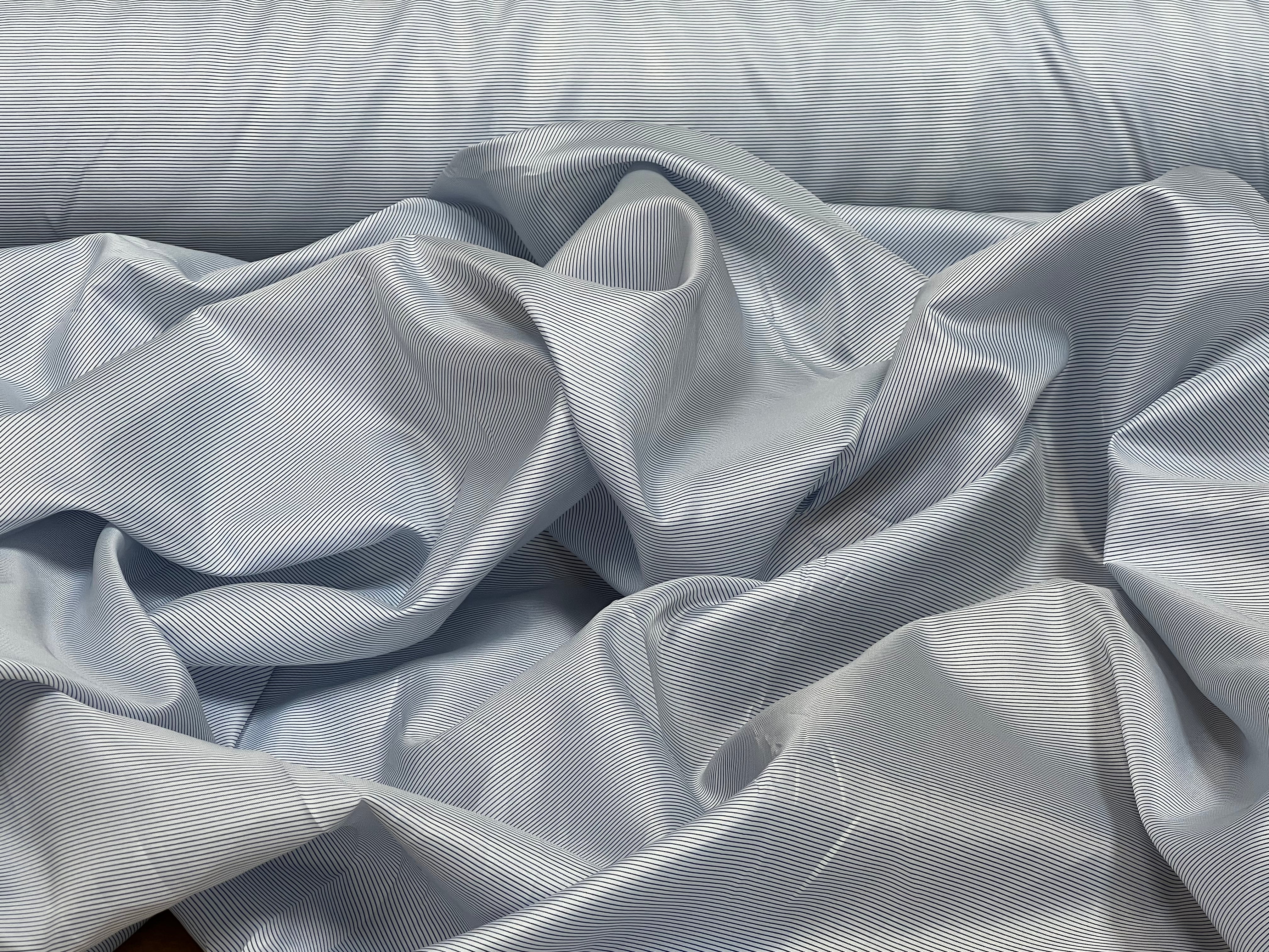 (Chute) DOUBLURE SATIN BLEU CIEL FINES RAYURES BLEU MOYEN - My Little Coupon