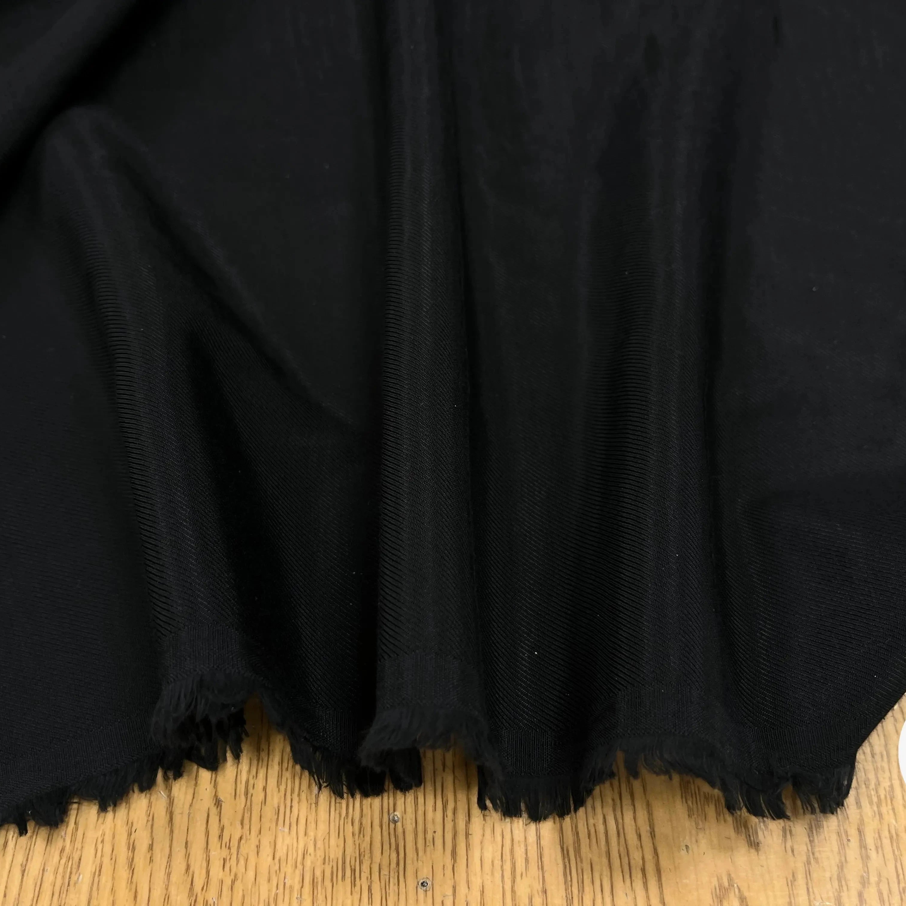 DOUBLURE VISCOSE SERGÉE UNI NOIR FINE RAYURE LISSE - My Little Coupon
