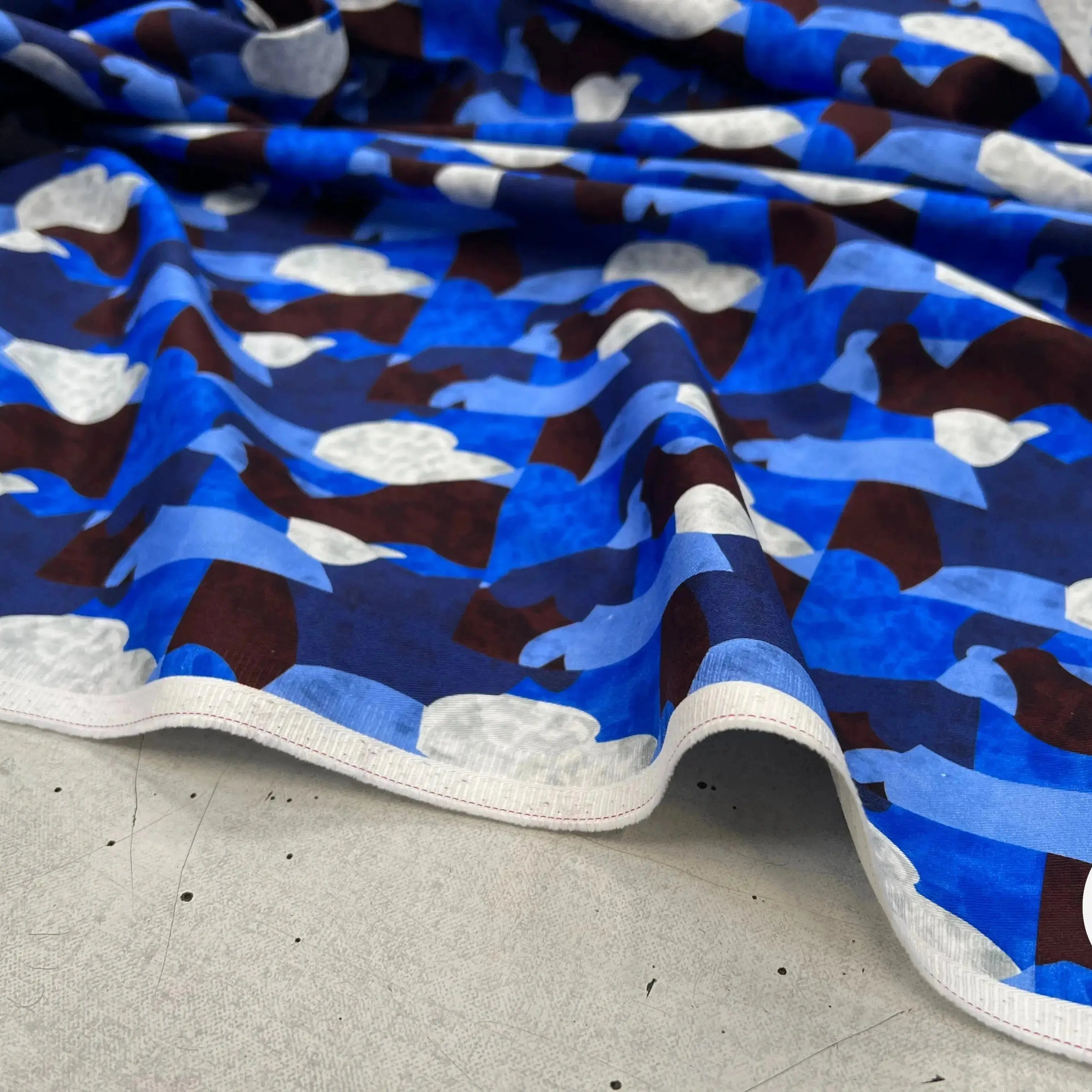 GABARDINE FINEMENT SERGÉE TACHES BLEU MARRON & BLANC MLC INTERN