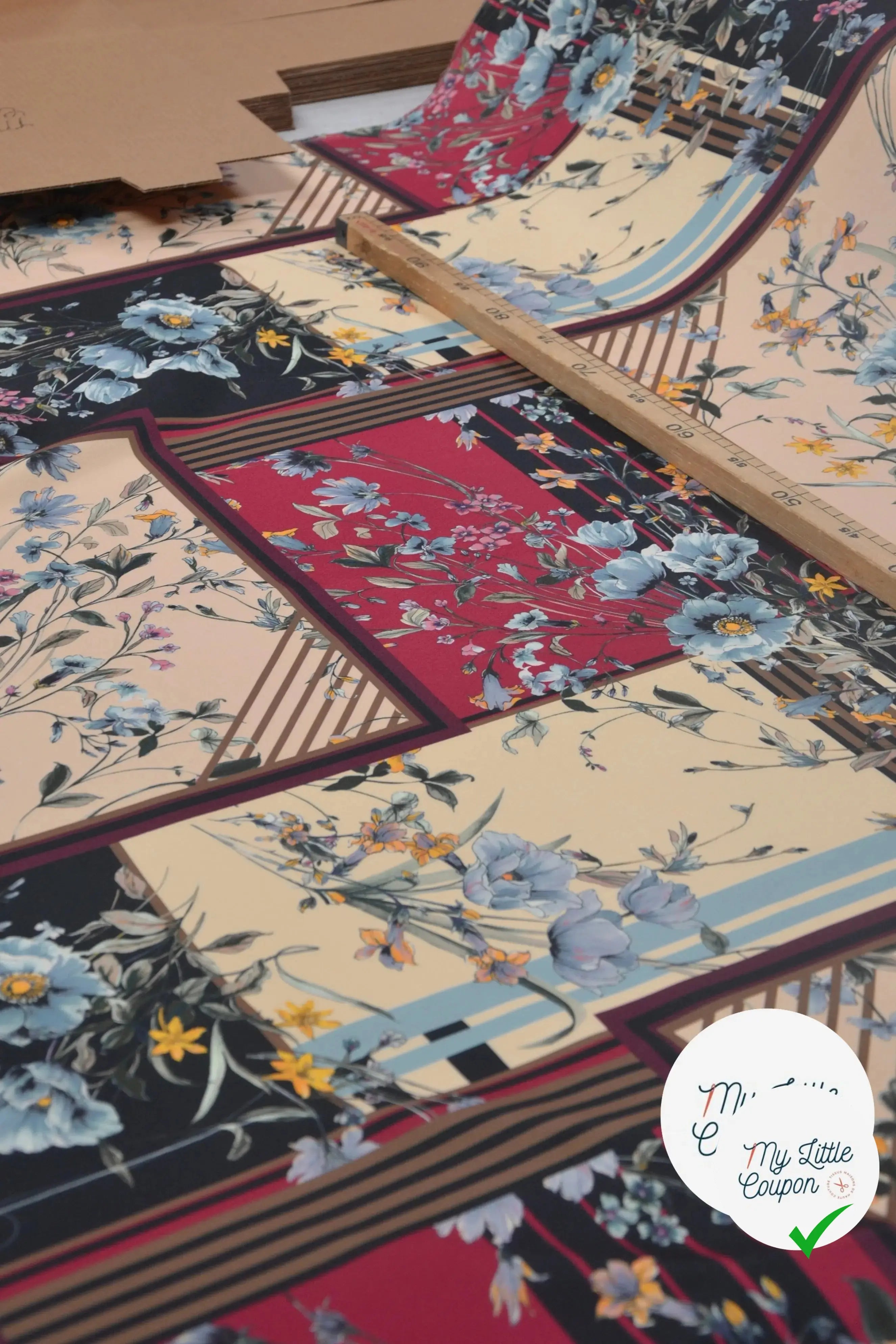 GABARDINE POLYESTER JAUNE VUE SUR FENETRE & JARDIN MSO