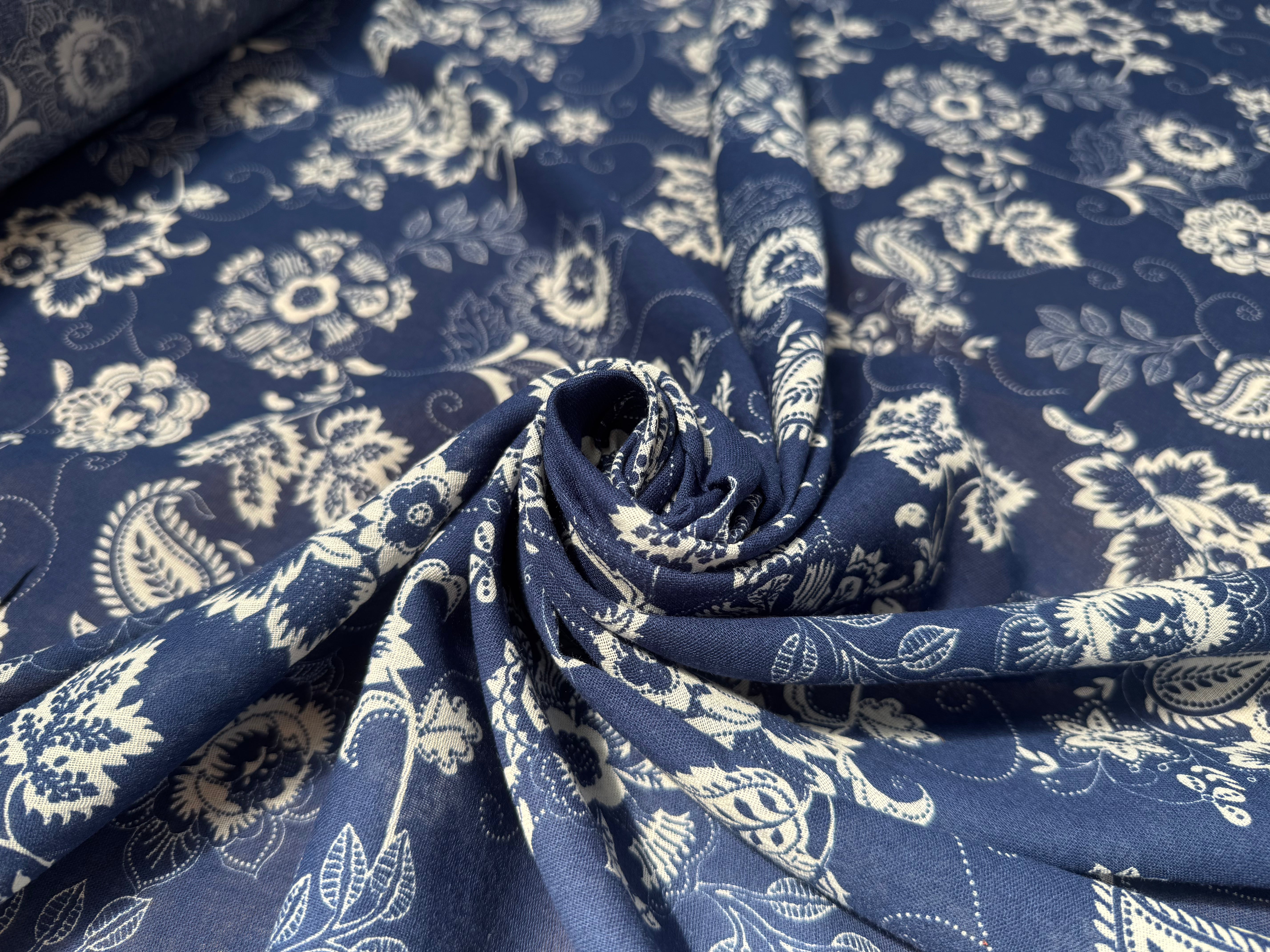 GAZE DE COTON FOND BLEU MOTIFS BLANC - My Little Coupon