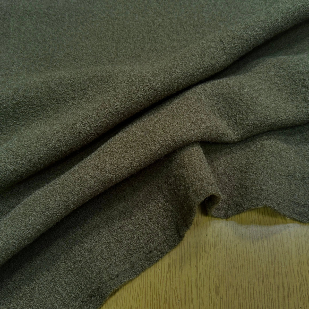 Tissu laine bouillie haute couture kaki - aspect et couleur