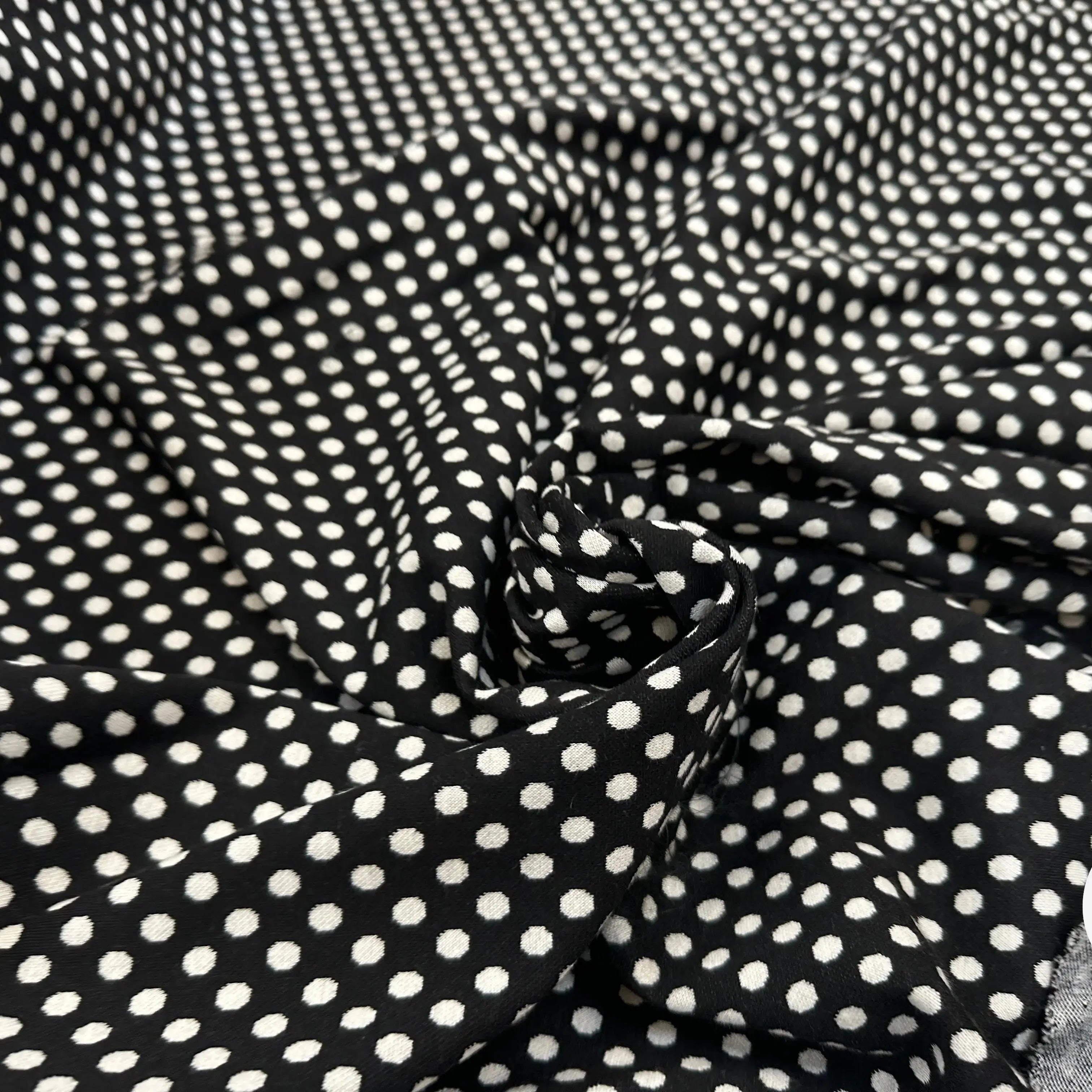 MAILLE JACQUARD POIS FLOCONS NOIR ET BLANC 170CM LAIZE - My Little Coupon