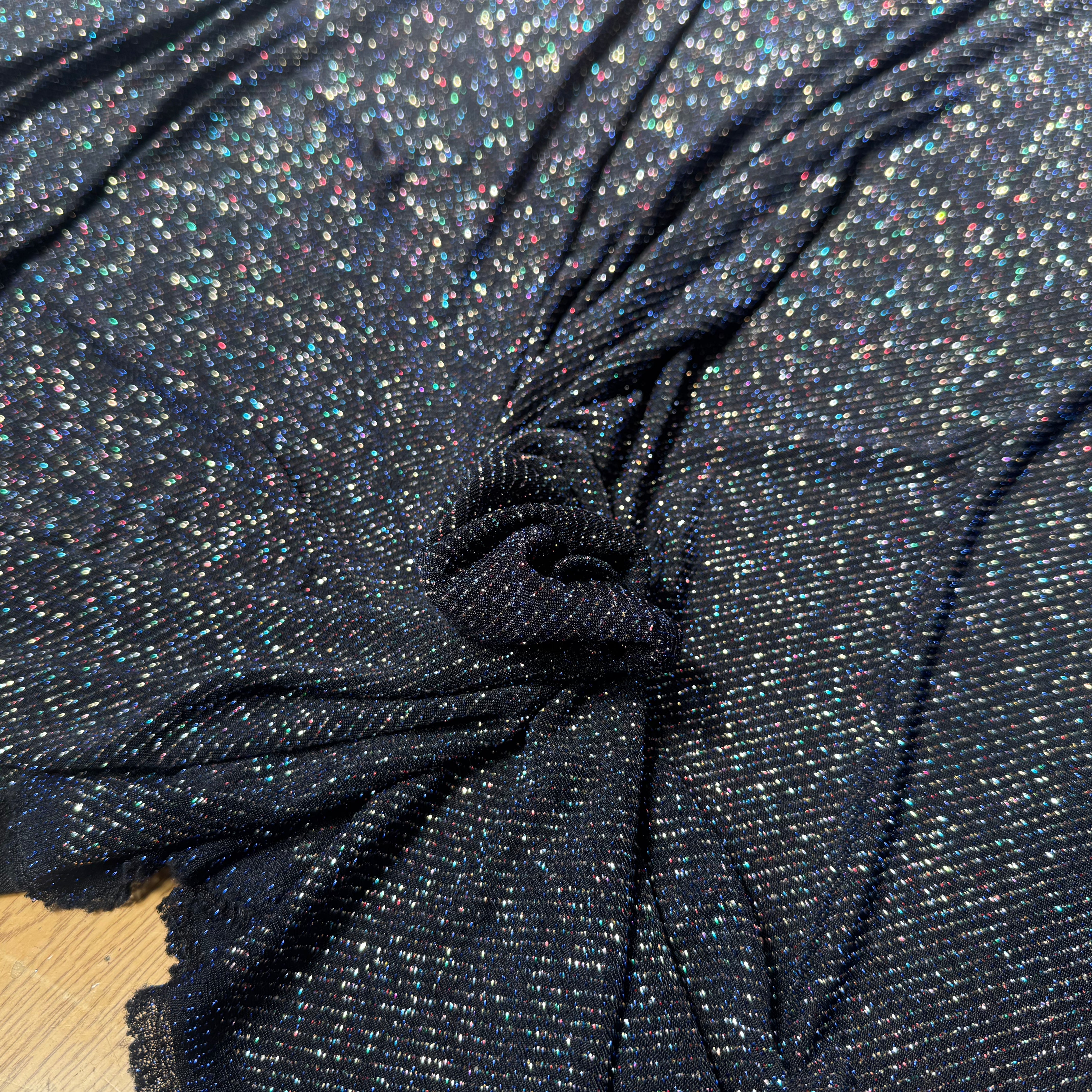 MAILLE ULTRA STRETCH ET FESTIVE FOND NOIR PAILLETTES VIOLETTE - My Little Coupon