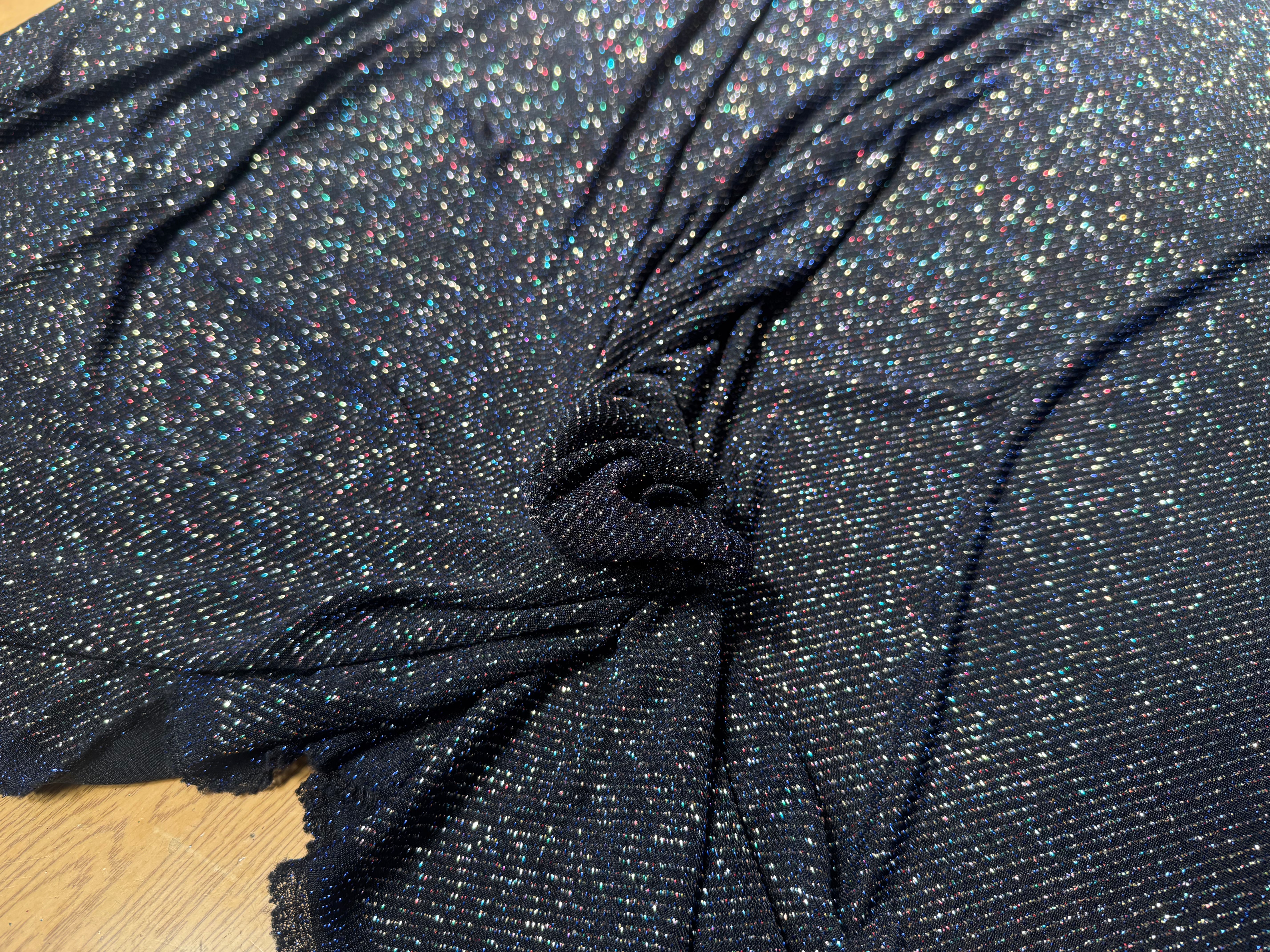 MAILLE ULTRA STRETCH ET FESTIVE FOND NOIR PAILLETTES VIOLETTE - My Little Coupon