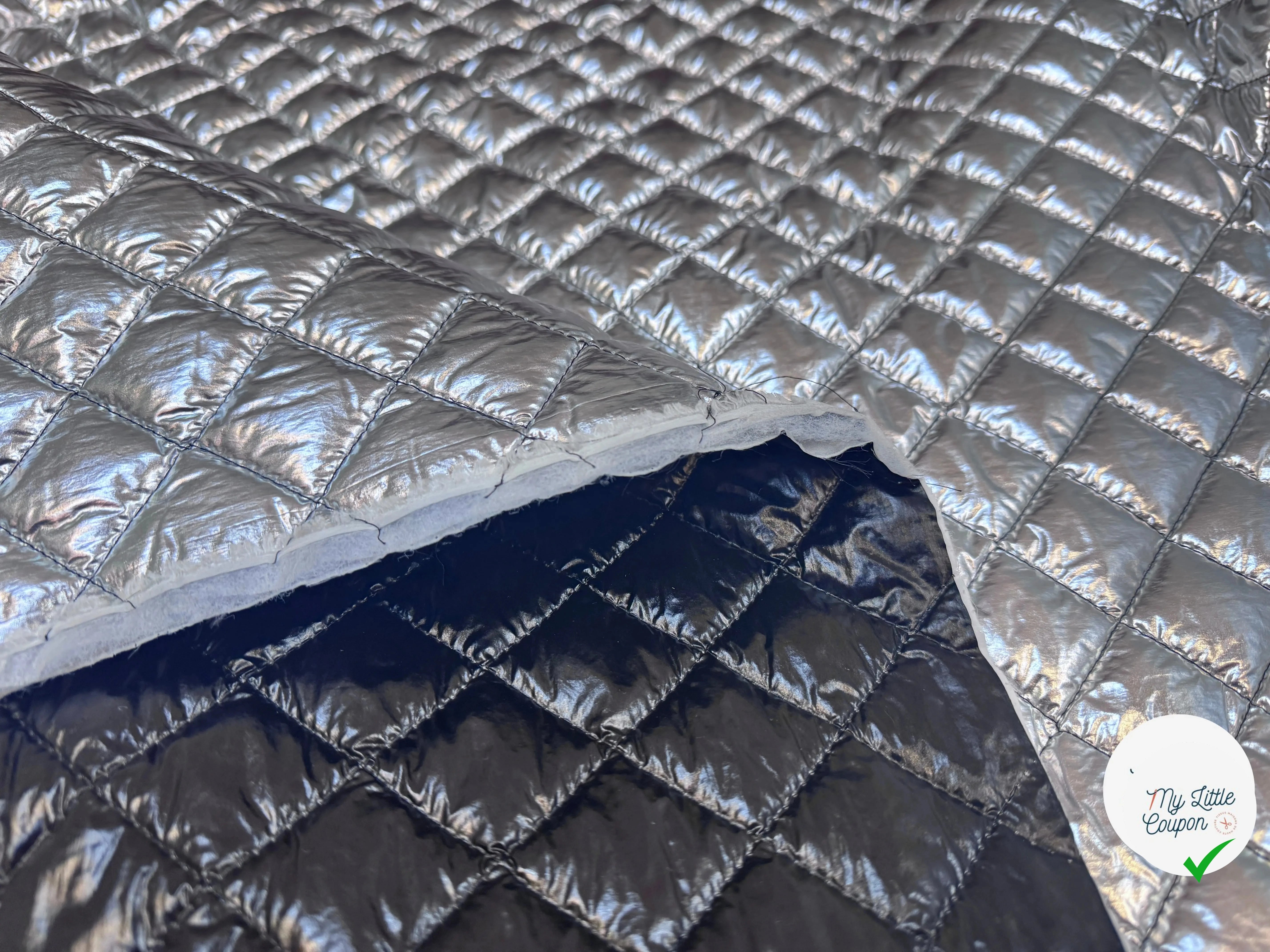 MATELASSÉ DOUBLE FACE VINYL ARGENT DOUBLURE VINYL NOIR - My Little Coupon