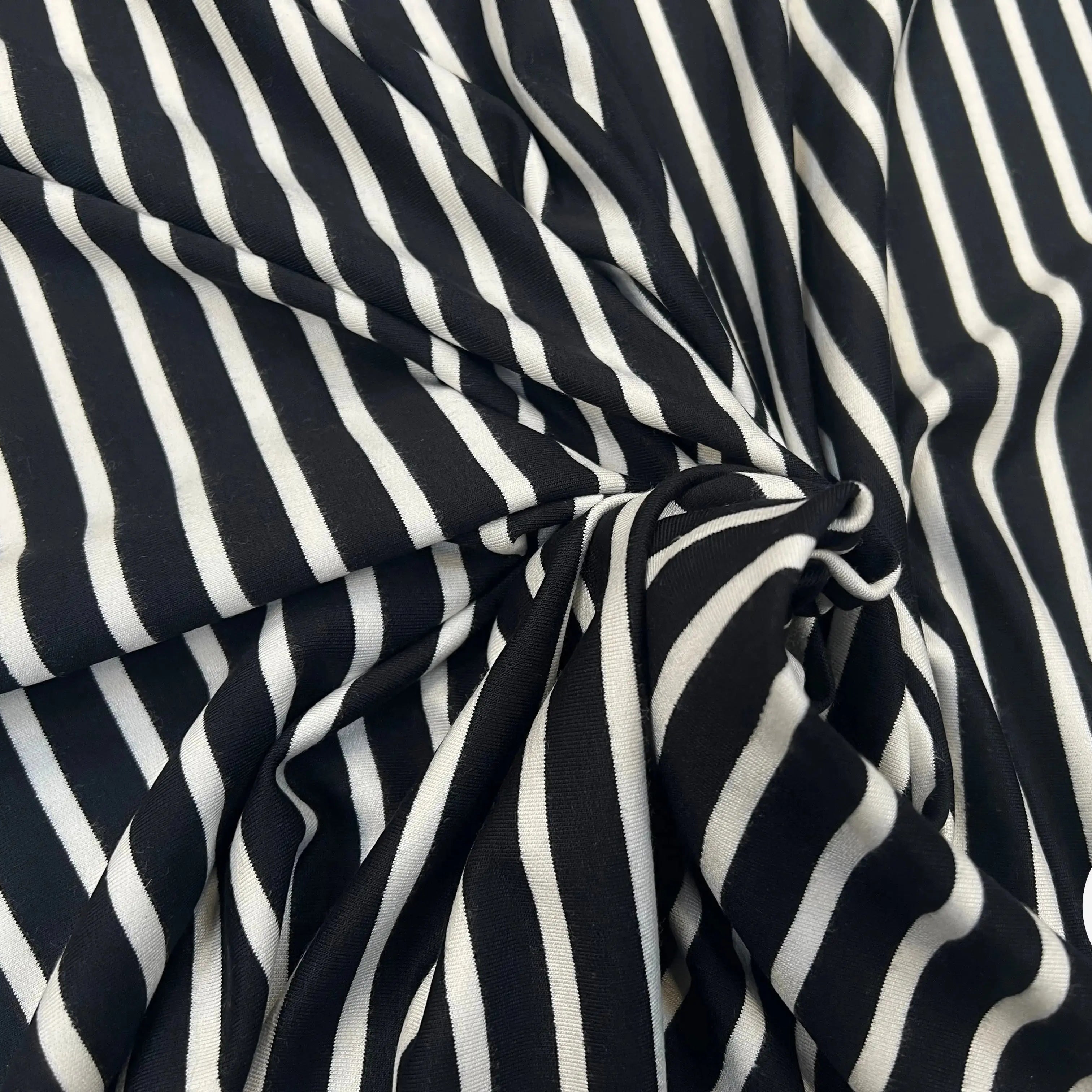 MOLLETON VISCOSE EMERISERISÉ RAYURE BLANC FOND NOIR MSO