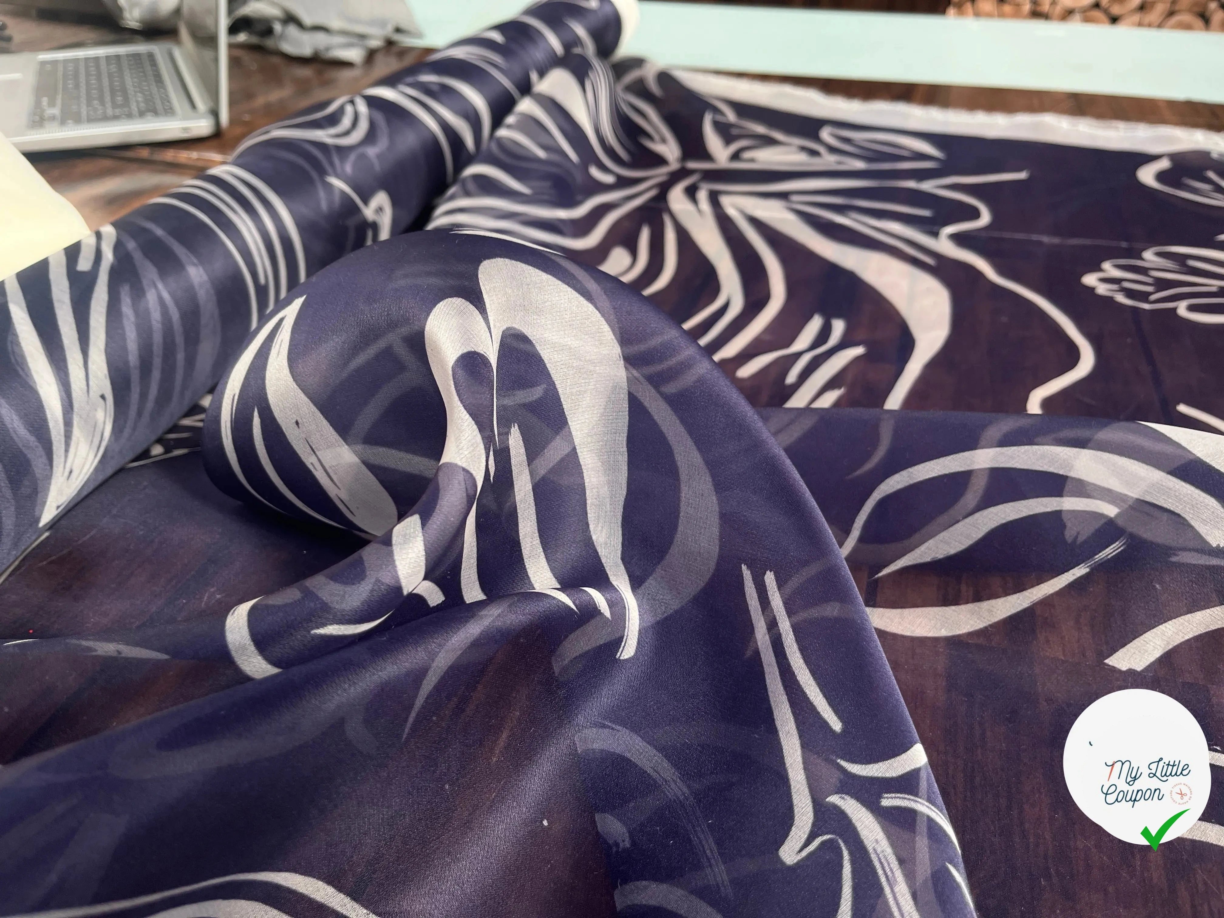 ORGANZA DE SOIE IMPRIMÉ GRAPHIQUE FONC MARINE - My Little Coupon